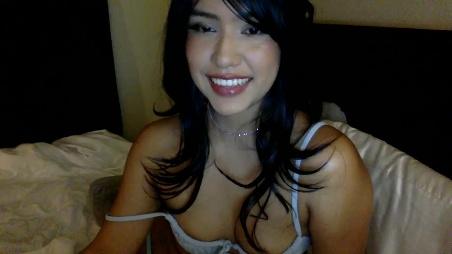 Gallery image thumbnail from lilagomez's myfreecams stream on, 08/18/2024, 08:48 image 4 of 20