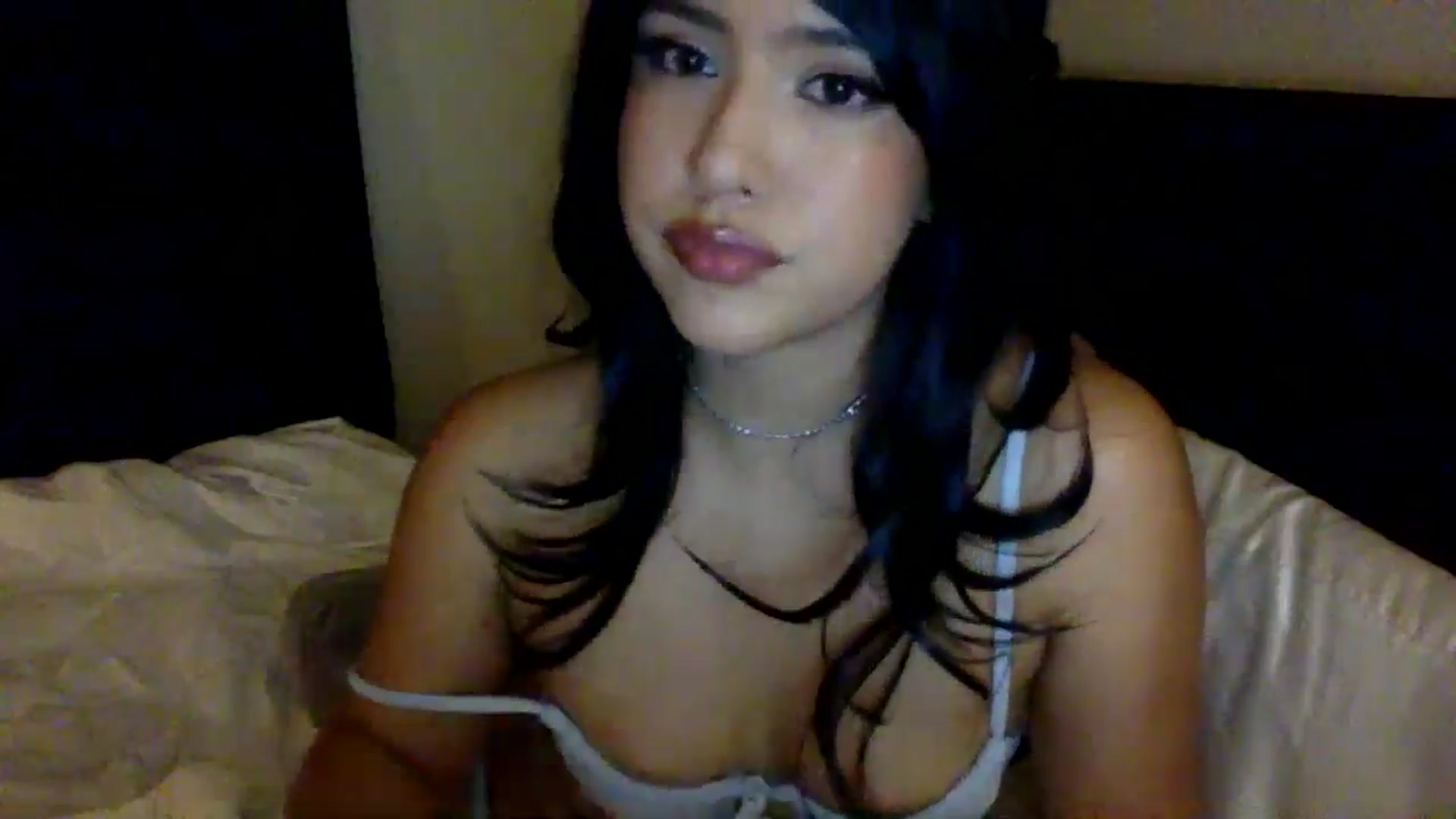 Gallery image thumbnail from lilagomez's myfreecams stream on, 08/18/2024, 08:48 image 3 of 20