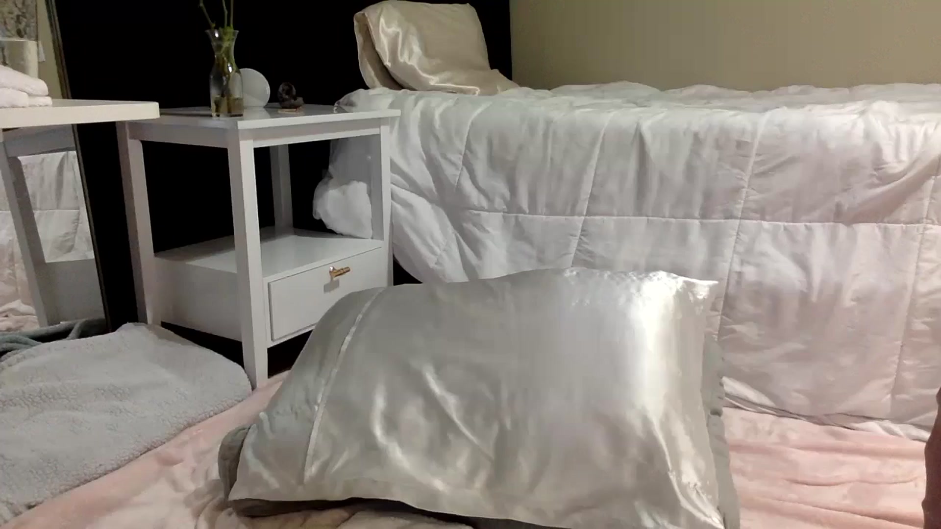 Gallery image thumbnail from lilagomez's myfreecams stream on, 08/24/2024, 16:28 image 5 of 20