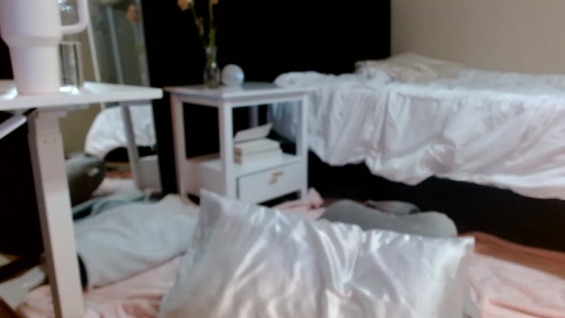 Gallery image thumbnail from lilagomez's myfreecams stream on, 08/29/2024, 24:05 image 19 of 20