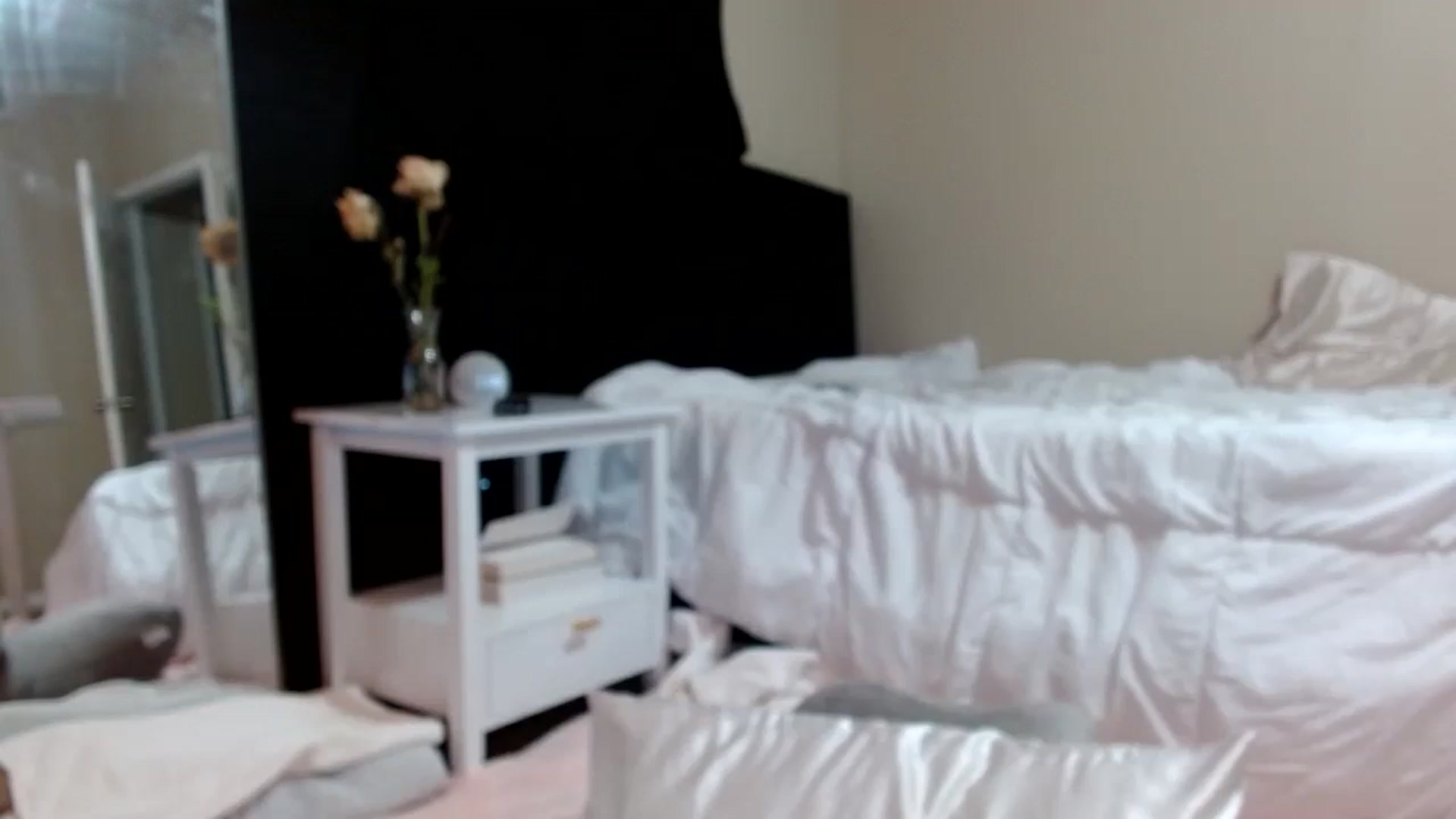 Gallery image thumbnail from lilagomez's myfreecams stream on, 08/31/2024, 16:30 image 15 of 20