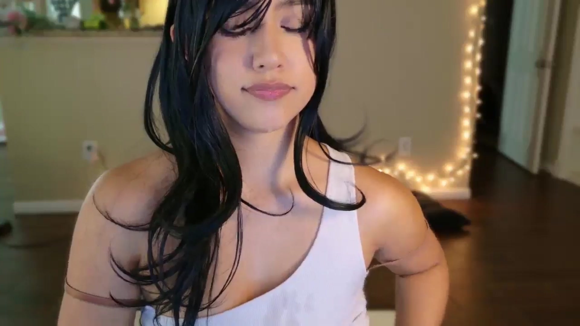 Gallery image thumbnail from lilagomez's myfreecams stream on, 12/27/2024, 21:53 image 2 of 20