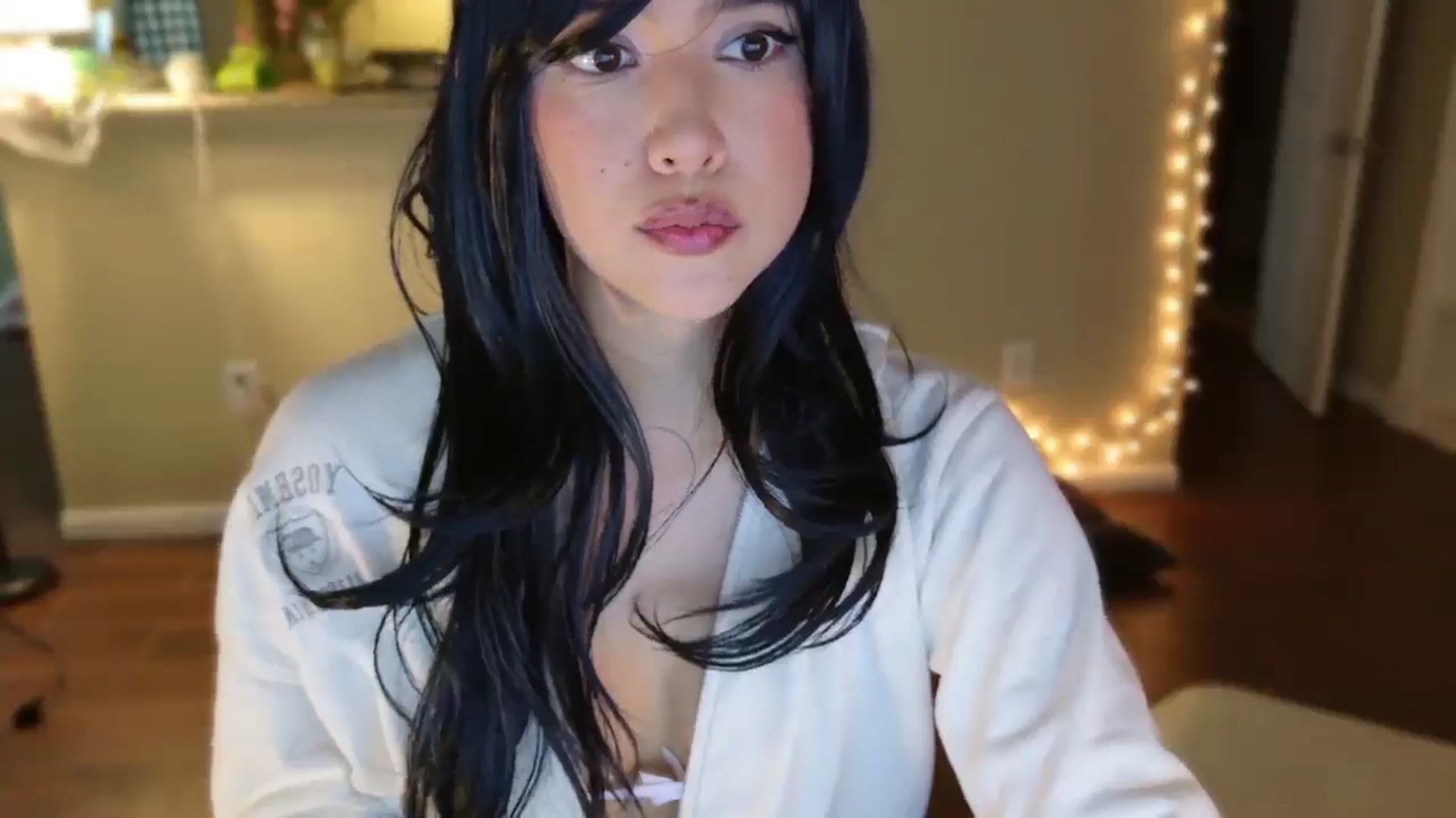 Gallery image thumbnail from lilagomez's myfreecams stream on, 12/28/2024, 17:57 image 3 of 20
