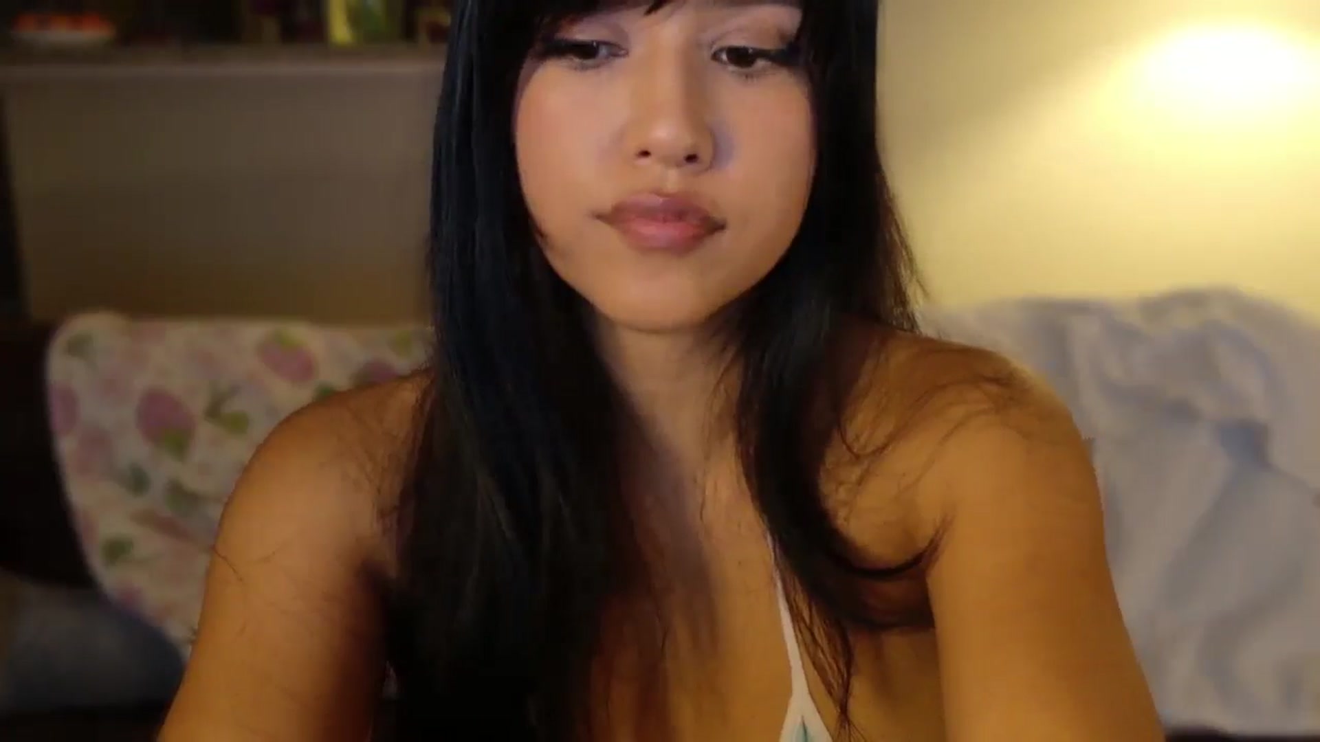 Gallery image thumbnail from lilagomez's myfreecams stream on, 04/22/2025, 08:25 image 7 of 20