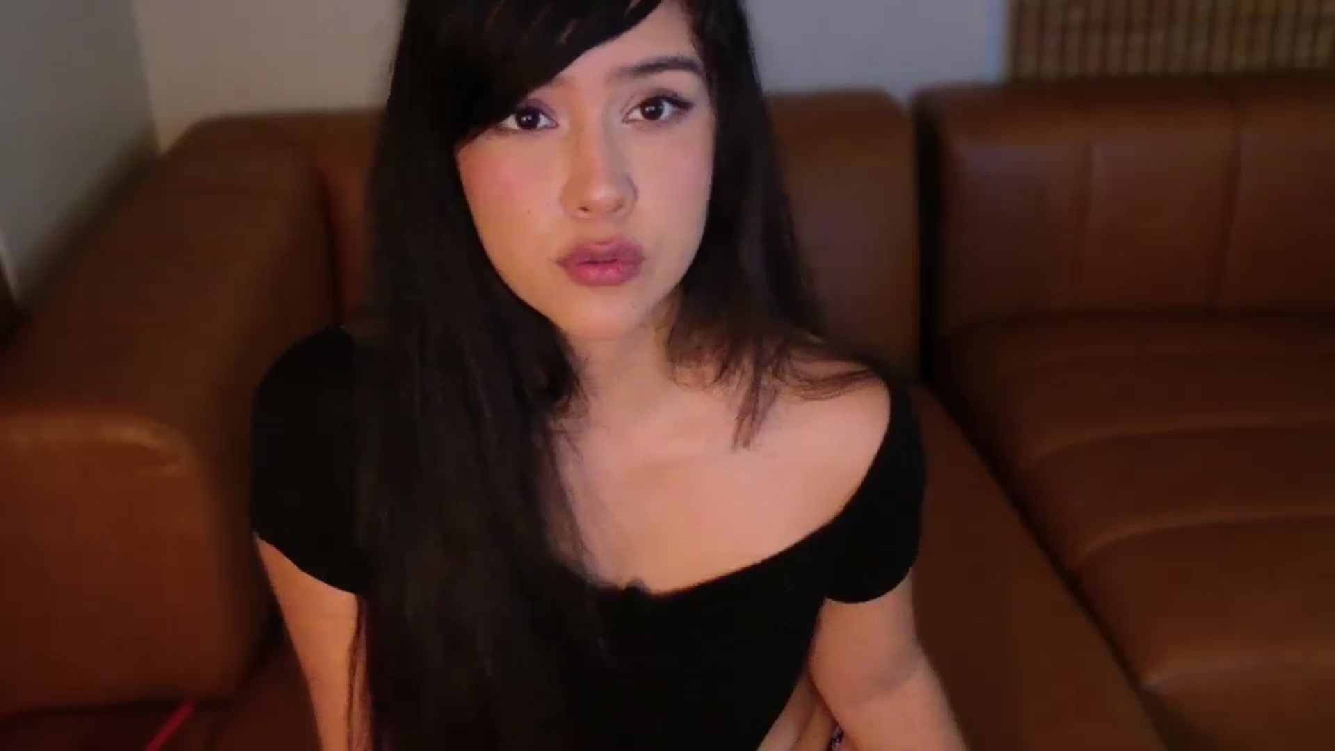 Gallery image thumbnail from lilagomez's myfreecams stream on, 08/31/2025, 15:11 image 11 of 20