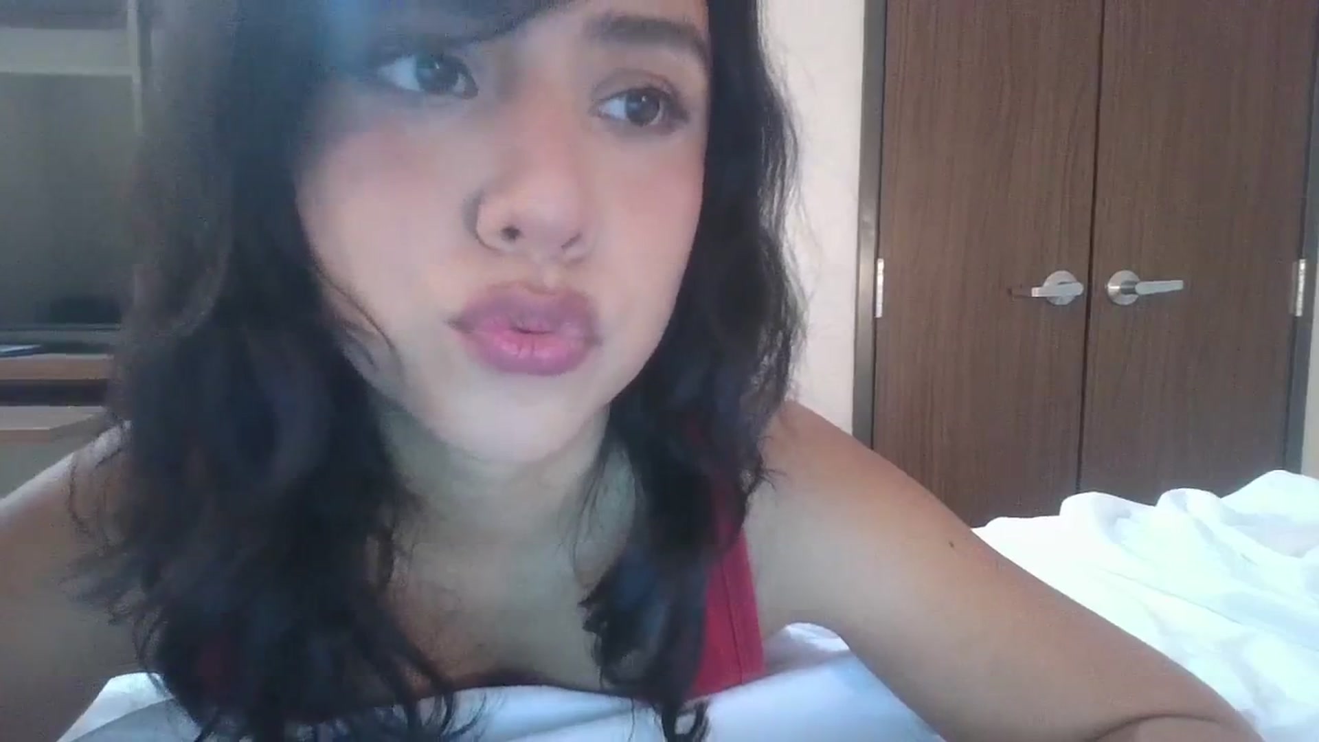 Gallery image thumbnail from lilagomez's myfreecams stream on, 04/15/2026, 04:41 image 5 of 20