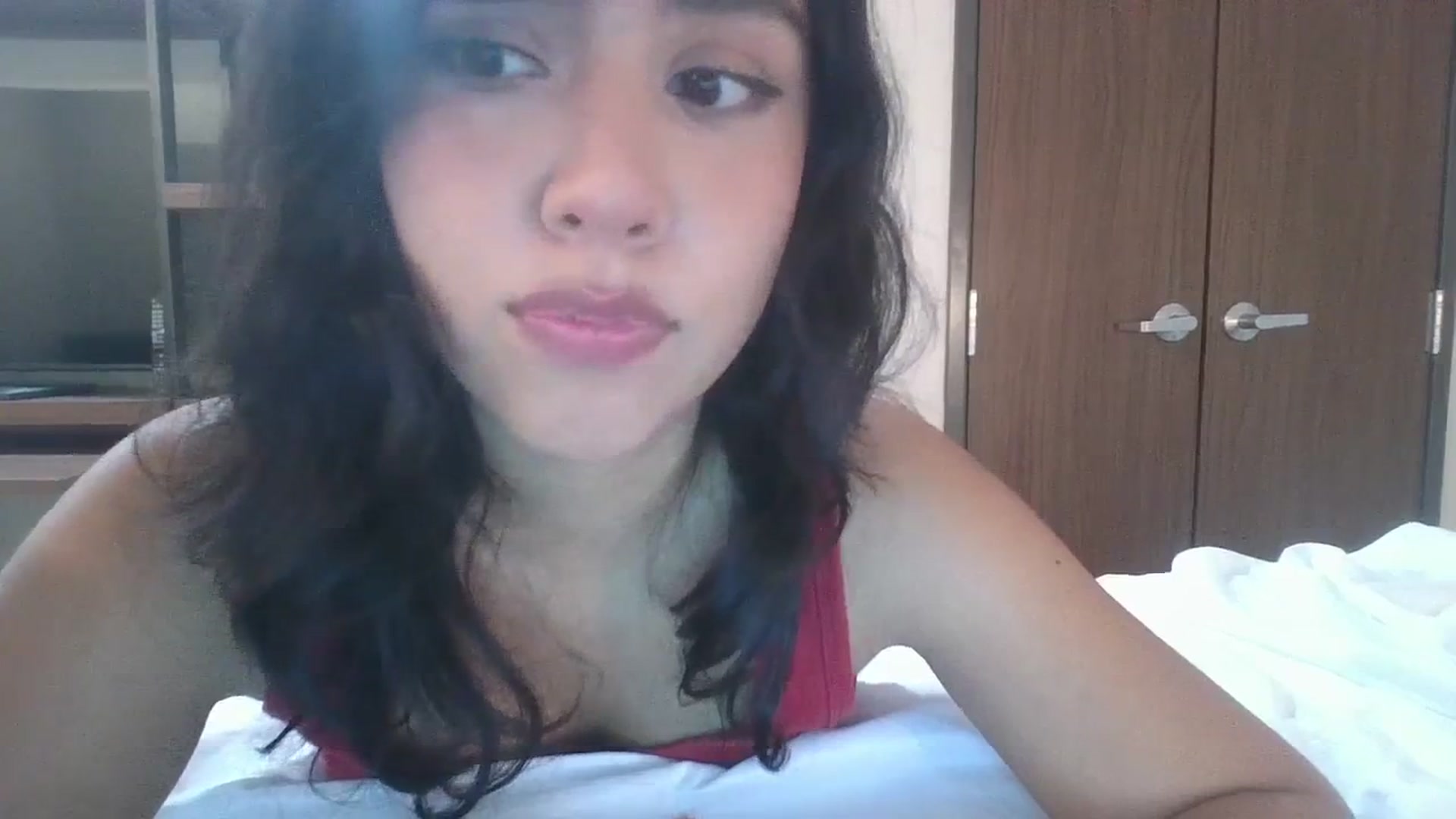 Gallery image thumbnail from lilagomez's myfreecams stream on, 04/15/2026, 04:41 image 7 of 20