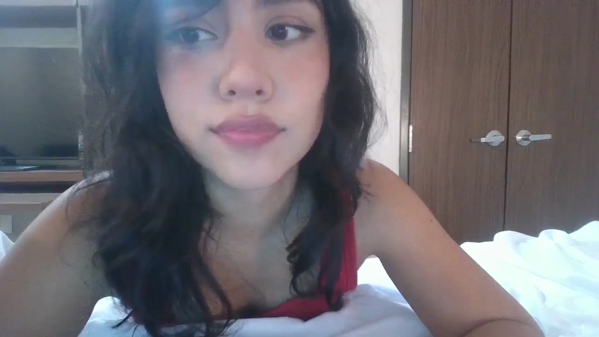 Gallery image thumbnail from lilagomez's myfreecams stream on, 04/15/2026, 04:41 image 4 of 20