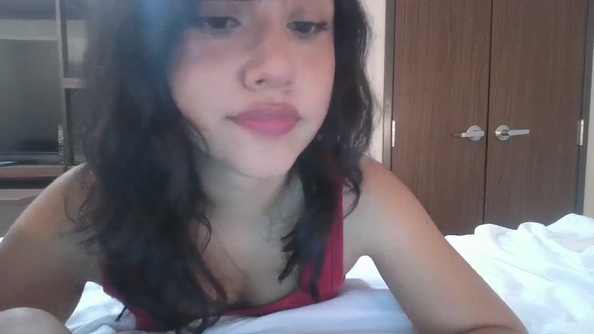 Gallery image thumbnail from lilagomez's myfreecams stream on, 04/15/2026, 04:41 image 9 of 20