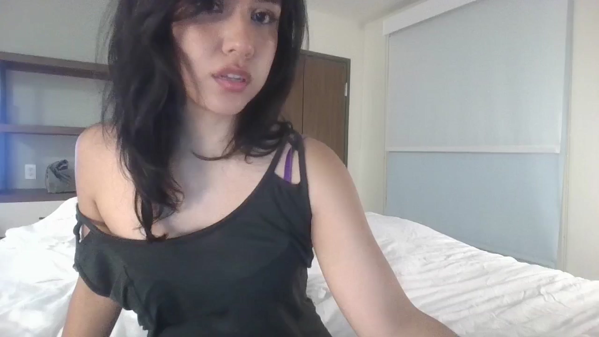 Gallery image thumbnail from lilagomez's myfreecams stream on, 04/19/2026, 05:58 image 5 of 20