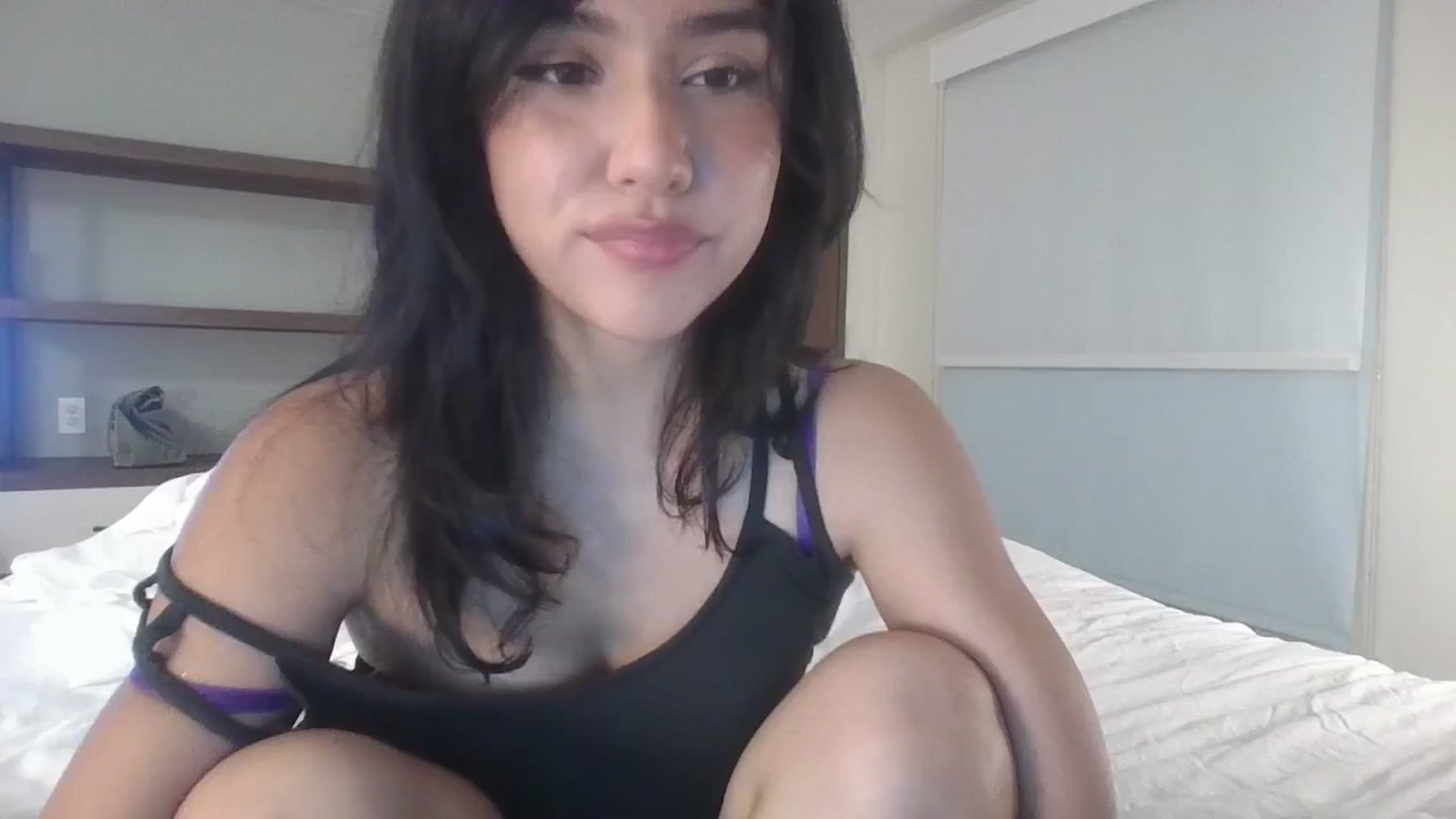 Gallery image thumbnail from lilagomez's myfreecams stream on, 04/19/2026, 05:58 image 9 of 20