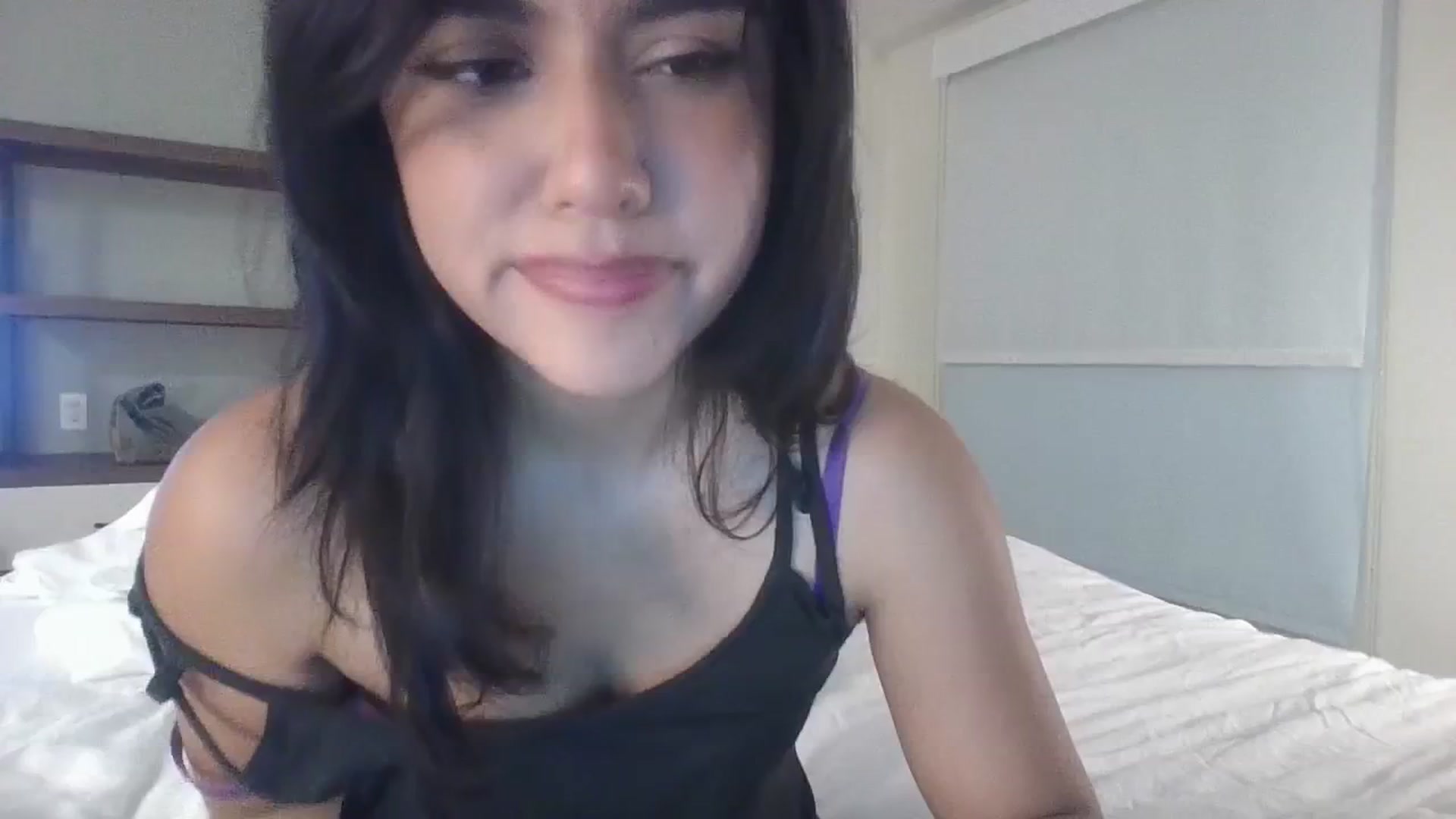 Gallery image thumbnail from lilagomez's myfreecams stream on, 04/19/2026, 05:58 image 7 of 20