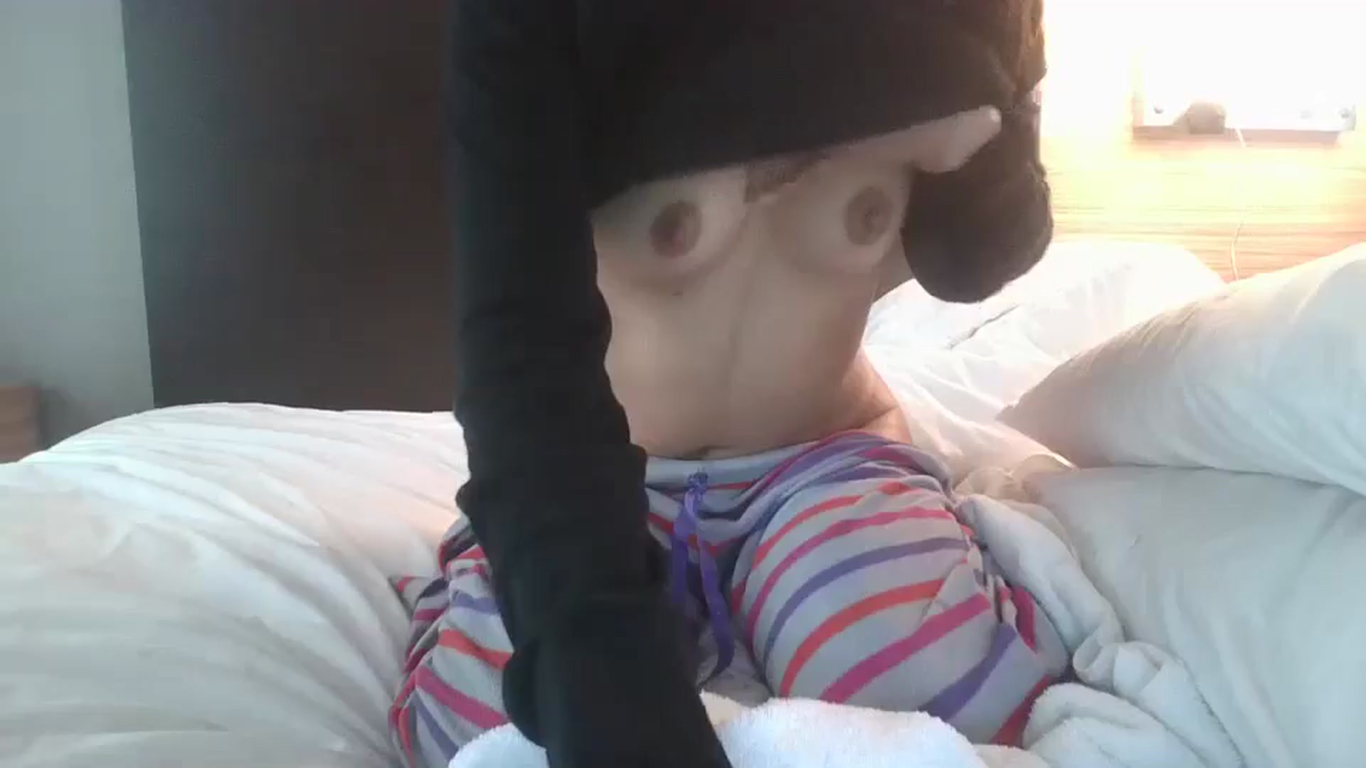 Gallery image thumbnail from lilagomez's myfreecams stream on, 05/10/2026, 18:01 image 13 of 20