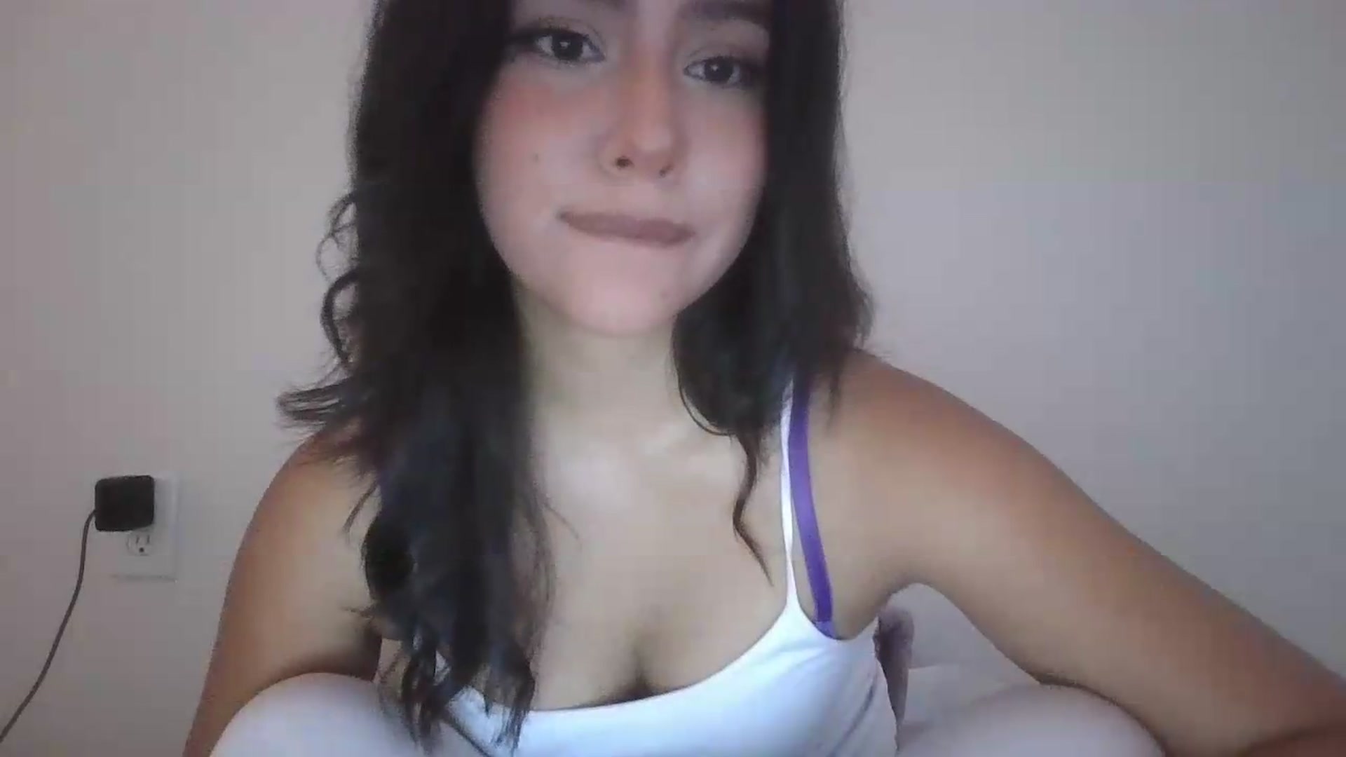Gallery image thumbnail from lilagomez's myfreecams stream on, 06/12/2026, 13:33 image 8 of 20