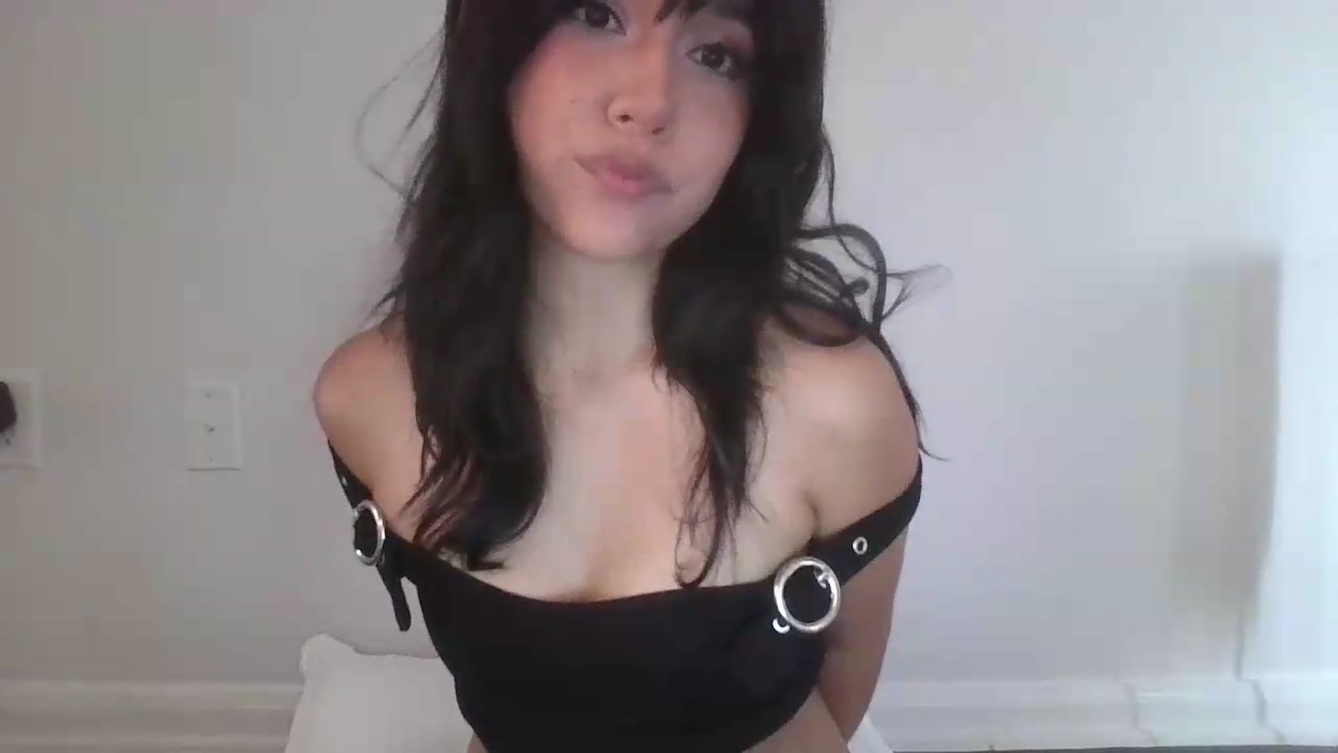 Gallery image thumbnail from lilagomez's myfreecams stream on, 06/25/2026, 13:23 image 17 of 20