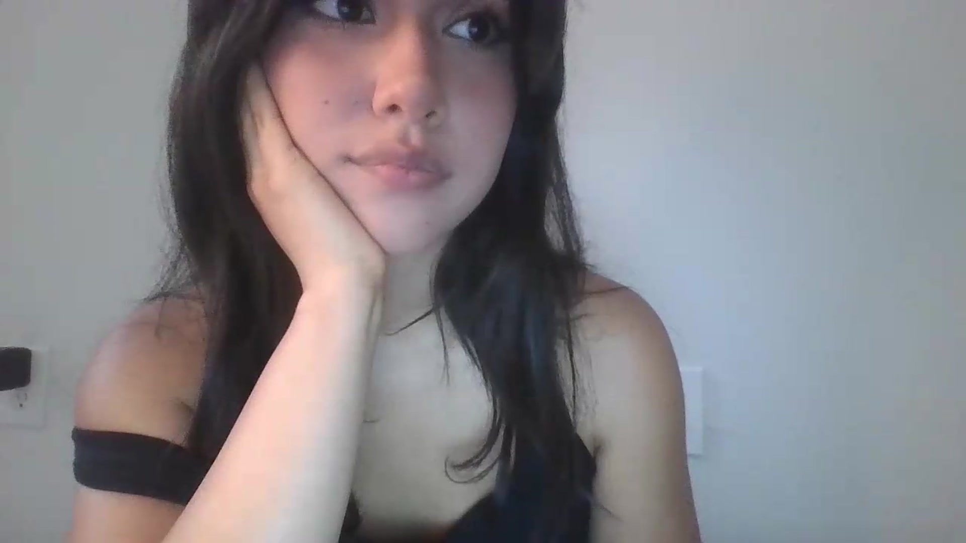 Gallery image thumbnail from lilagomez's myfreecams stream on, 06/27/2026, 09:42 image 9 of 20