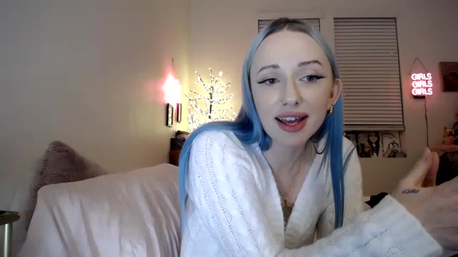 Gallery image thumbnail from lilbaby's myfreecams stream on, 11/15/2022, 05:59 image 4 of 20