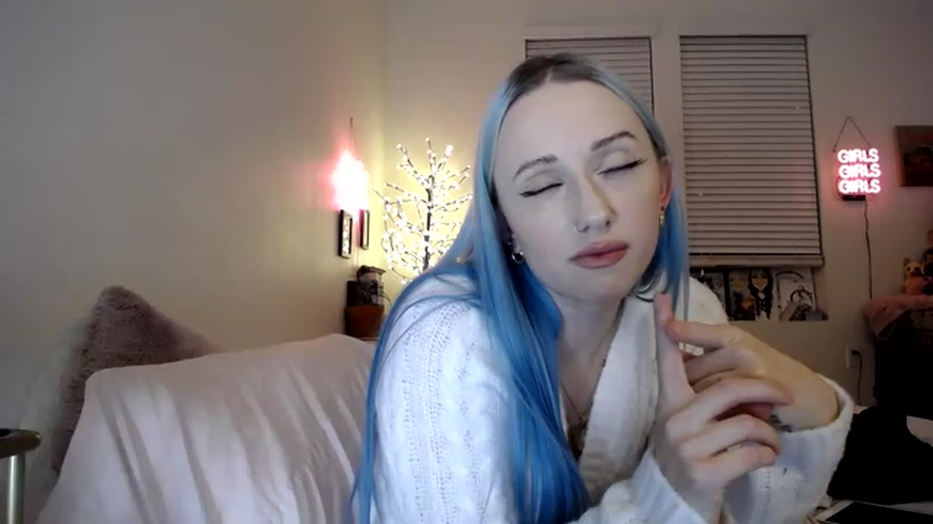 Gallery image thumbnail from lilbaby's myfreecams stream on, 11/15/2022, 05:59 image 9 of 20