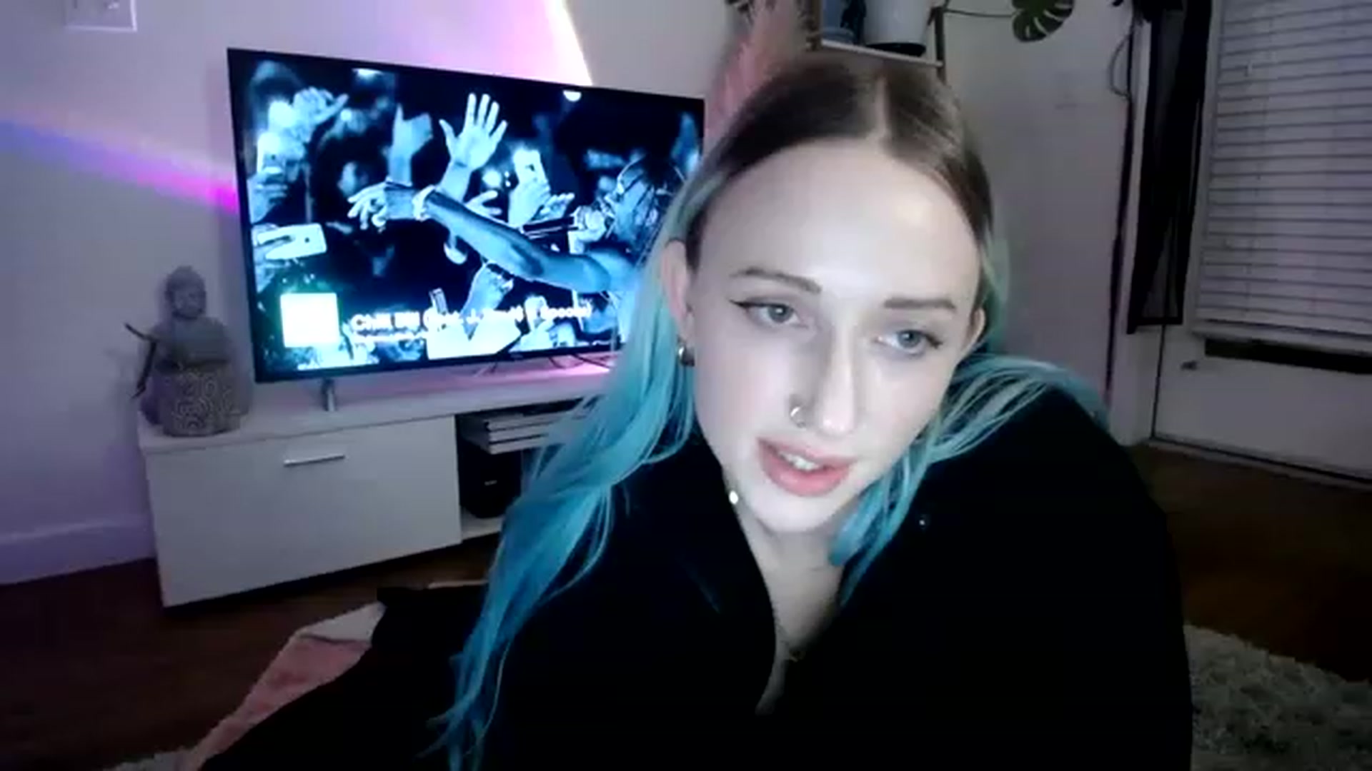 Gallery image thumbnail from lilbaby's myfreecams stream on, 02/13/2023, 05:34 image 12 of 20