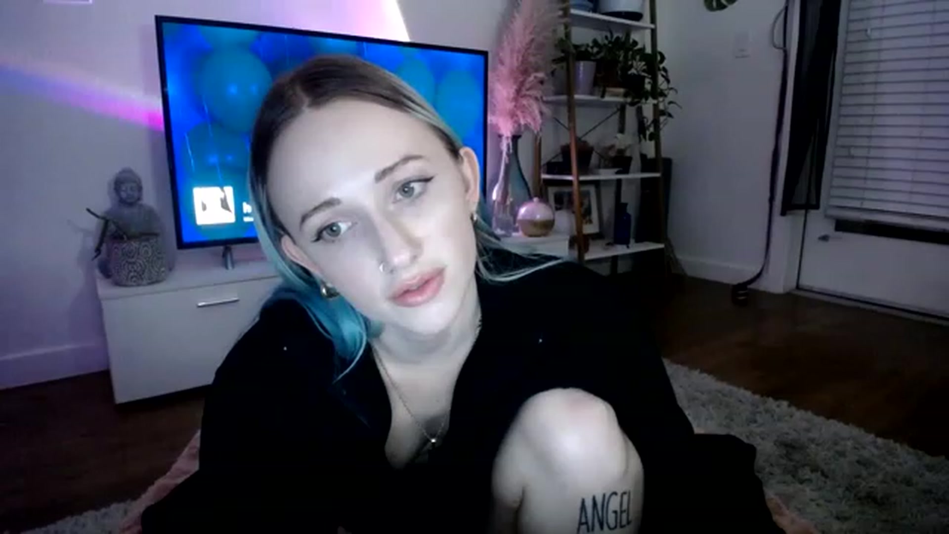 Gallery image thumbnail from lilbaby's myfreecams stream on, 02/13/2023, 05:34 image 5 of 20