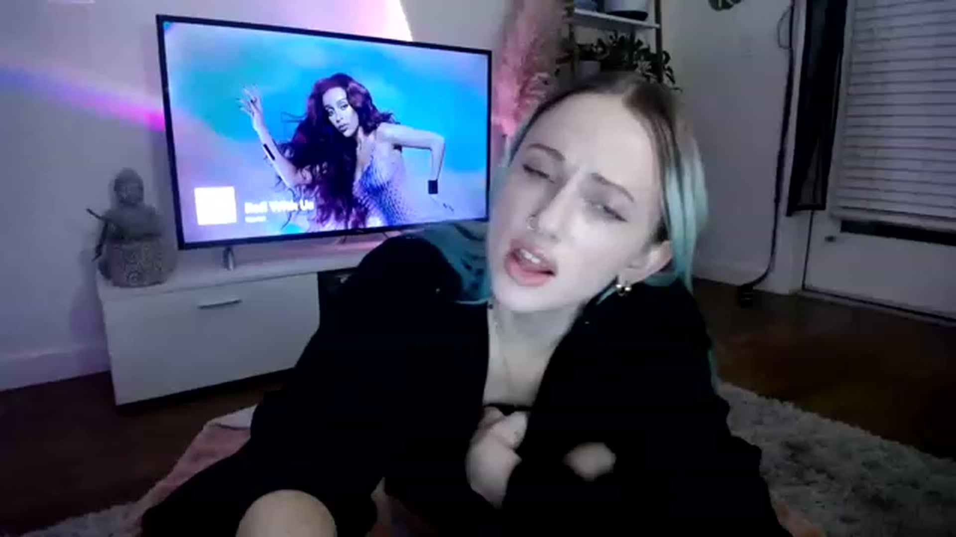 Gallery image thumbnail from lilbaby's myfreecams stream on, 02/13/2023, 05:34 image 6 of 20