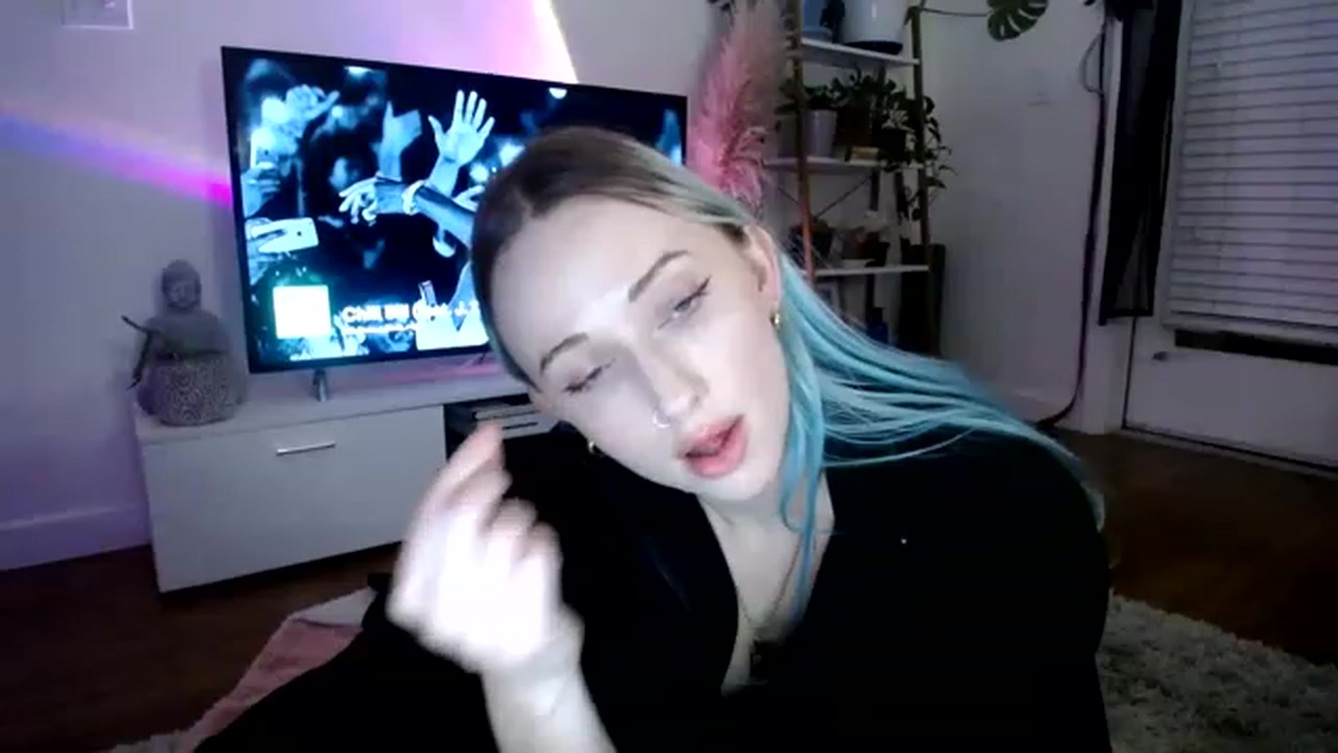 Gallery image thumbnail from lilbaby's myfreecams stream on, 02/13/2023, 05:34 image 13 of 20
