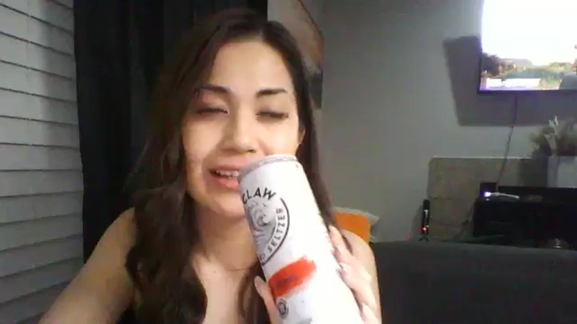 Gallery image thumbnail from lilganjaa's myfreecams stream on, 06/09/2024, 11:57 image 9 of 20