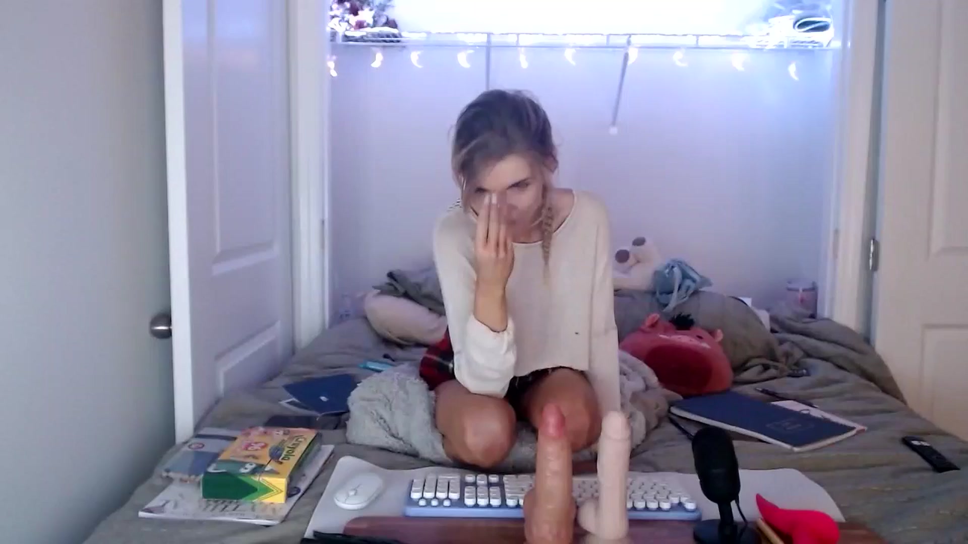 Gallery image thumbnail from lilkayleesi's myfreecams stream on, 05/31/2024, 13:41 image 19 of 20