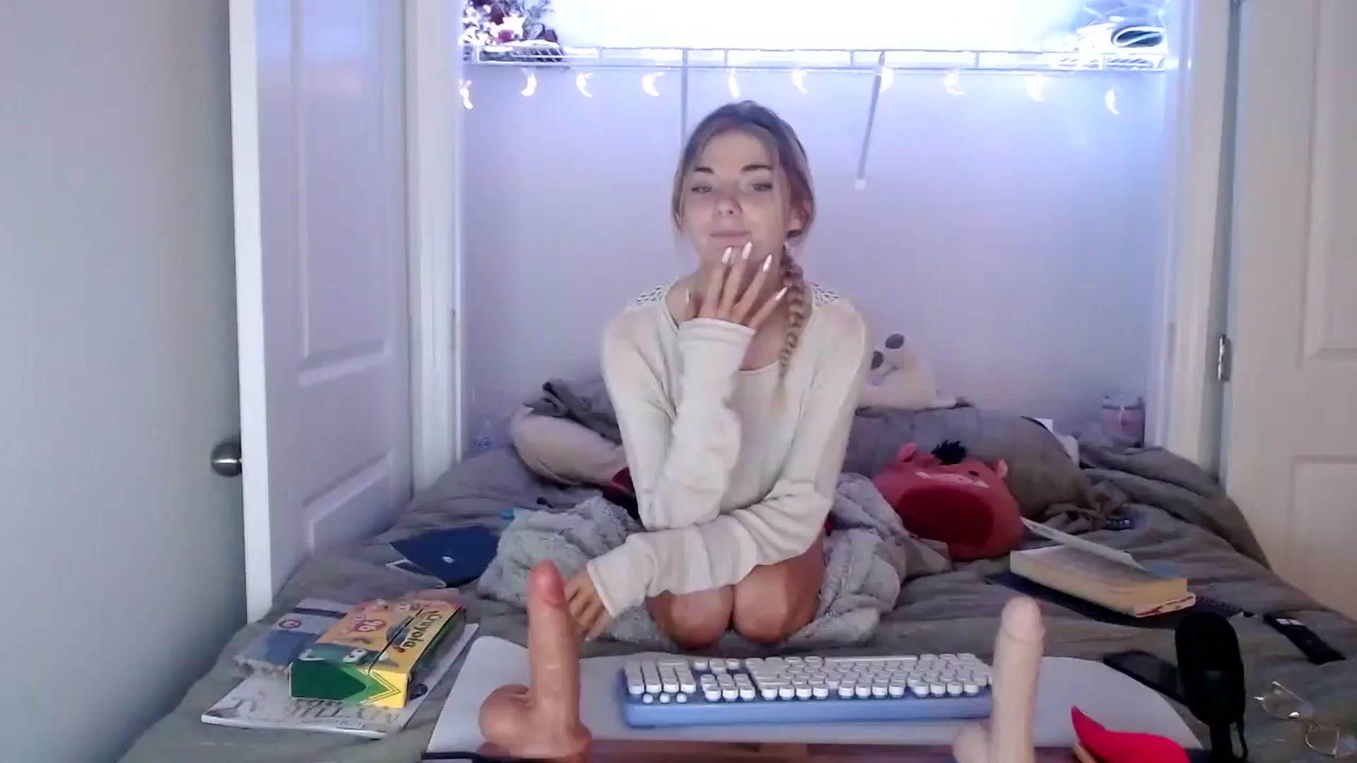 Gallery image thumbnail from lilkayleesi's myfreecams stream on, 05/31/2024, 13:41 image 4 of 20
