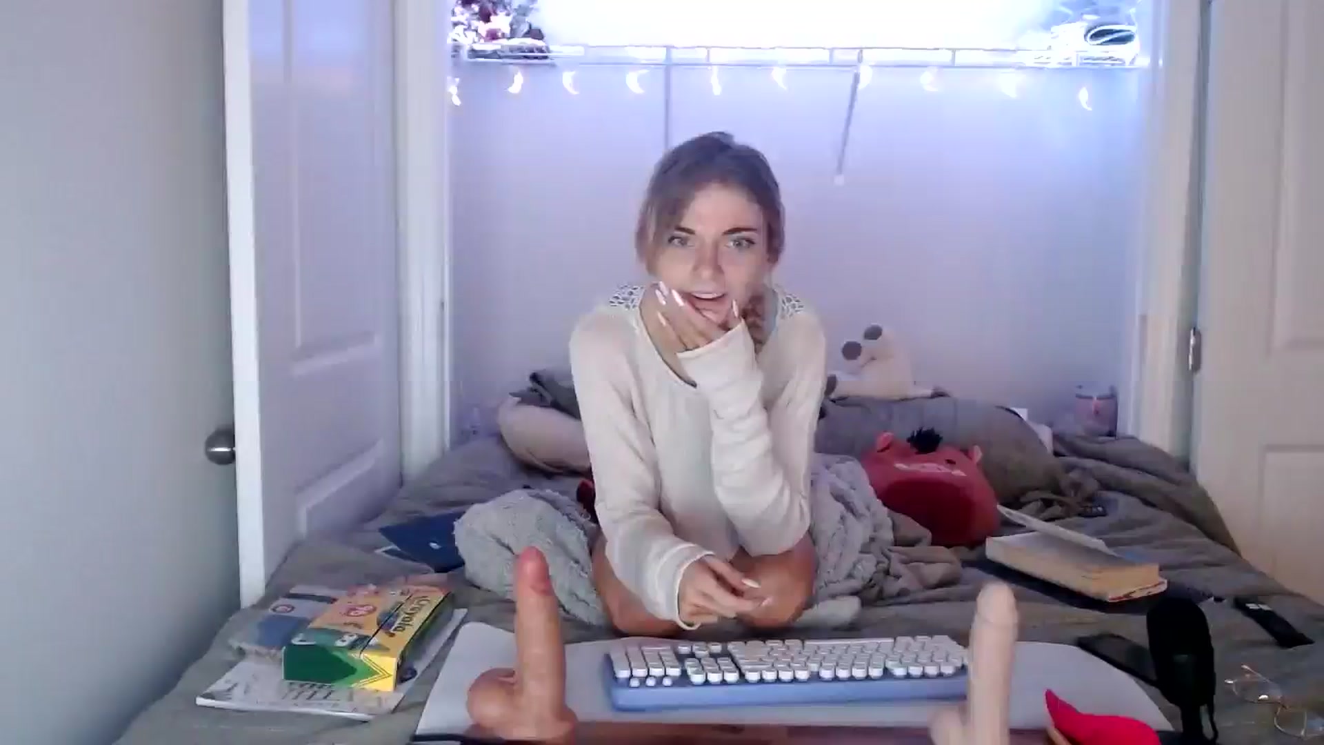 Gallery image thumbnail from lilkayleesi's myfreecams stream on, 05/31/2024, 13:41 image 2 of 20