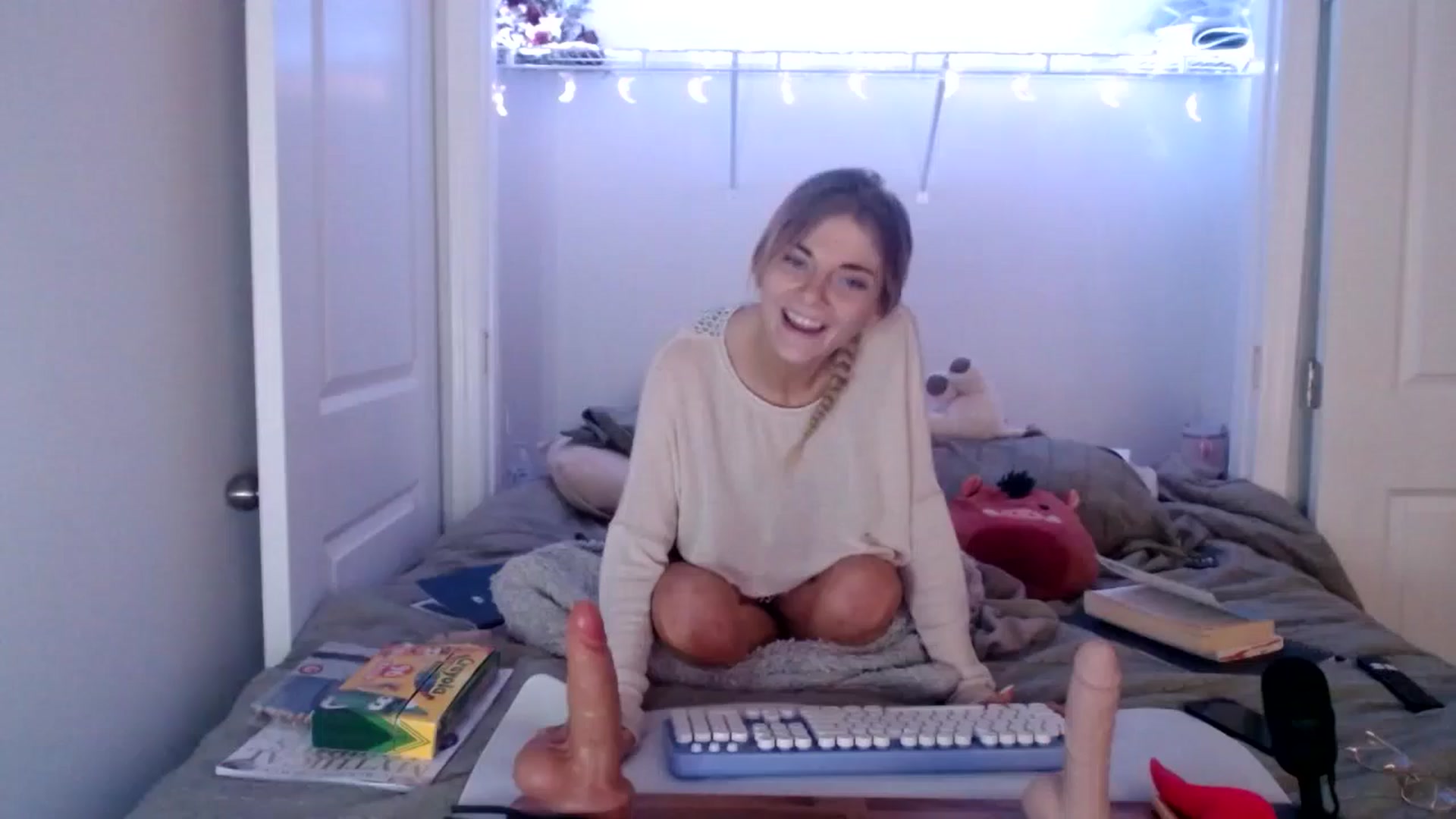 Gallery image thumbnail from lilkayleesi's myfreecams stream on, 05/31/2024, 13:41 image 3 of 20