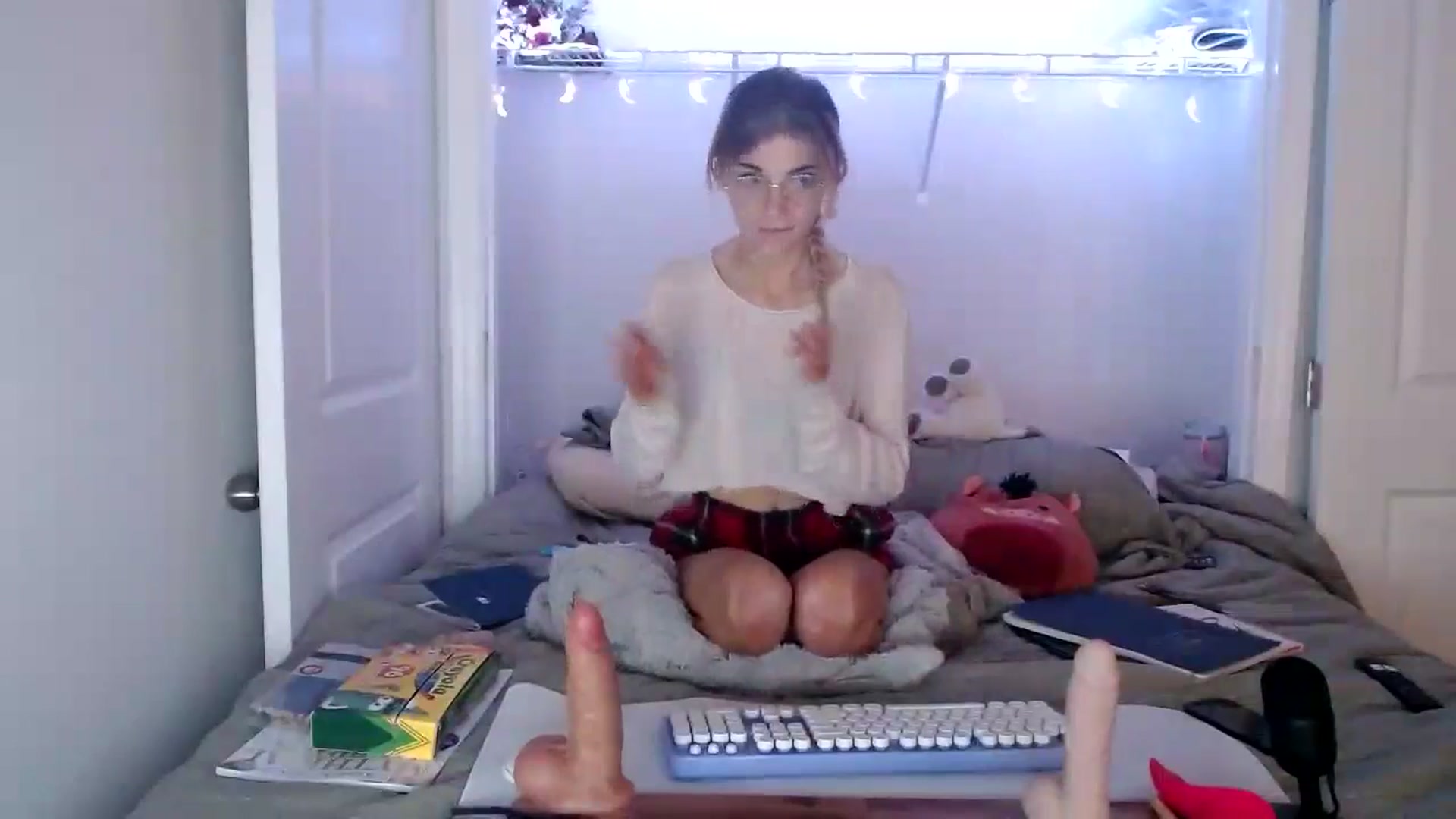 Gallery image thumbnail from lilkayleesi's myfreecams stream on, 05/31/2024, 13:41 image 5 of 20