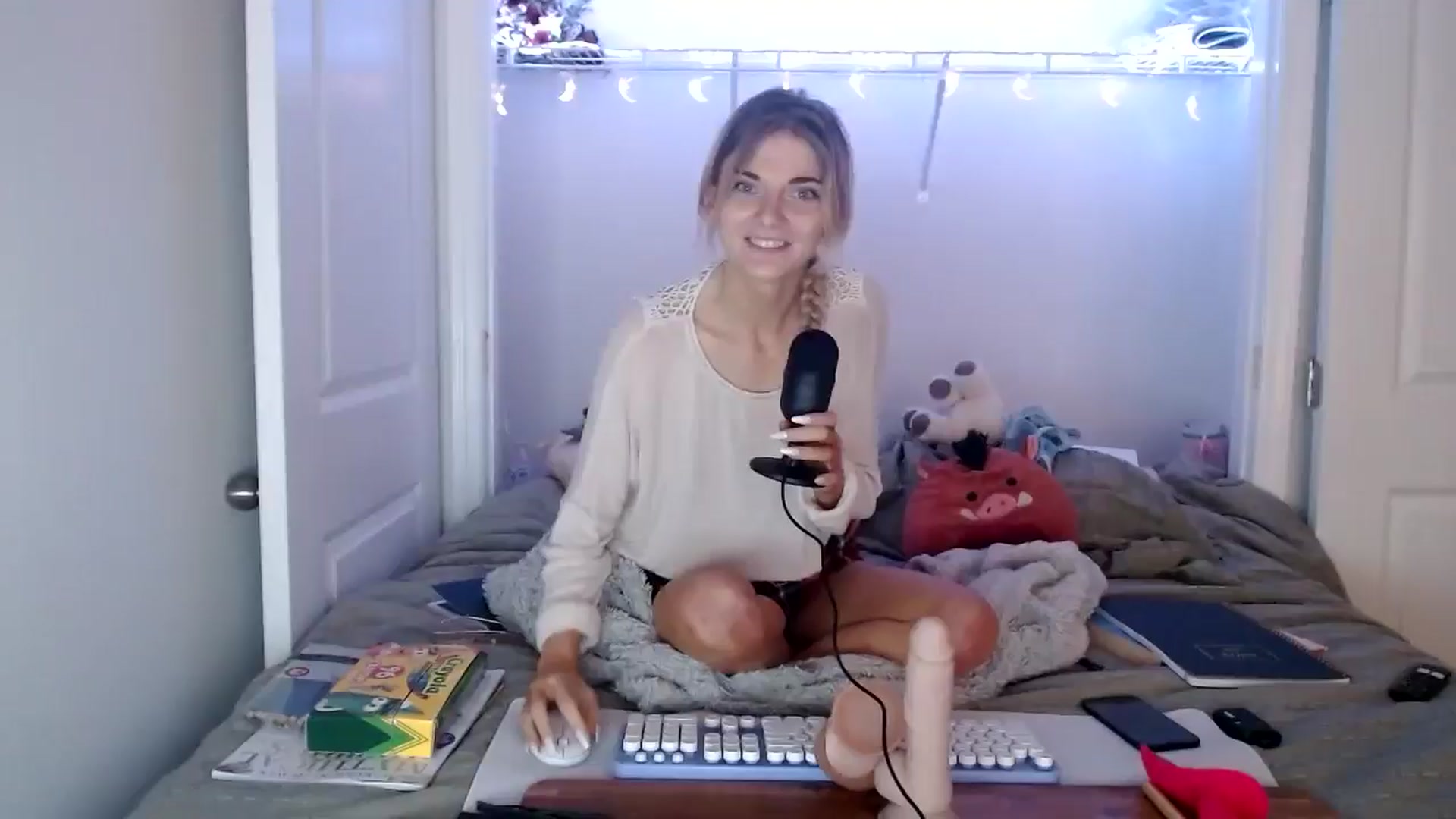 Gallery image thumbnail from lilkayleesi's myfreecams stream on, 05/31/2024, 14:28 image 1 of 20