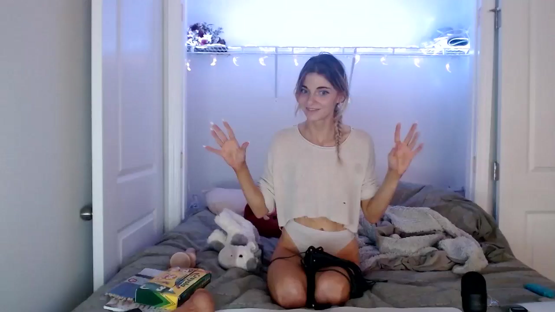 Gallery image thumbnail from lilkayleesi's myfreecams stream on, 05/31/2024, 17:24 image 13 of 20