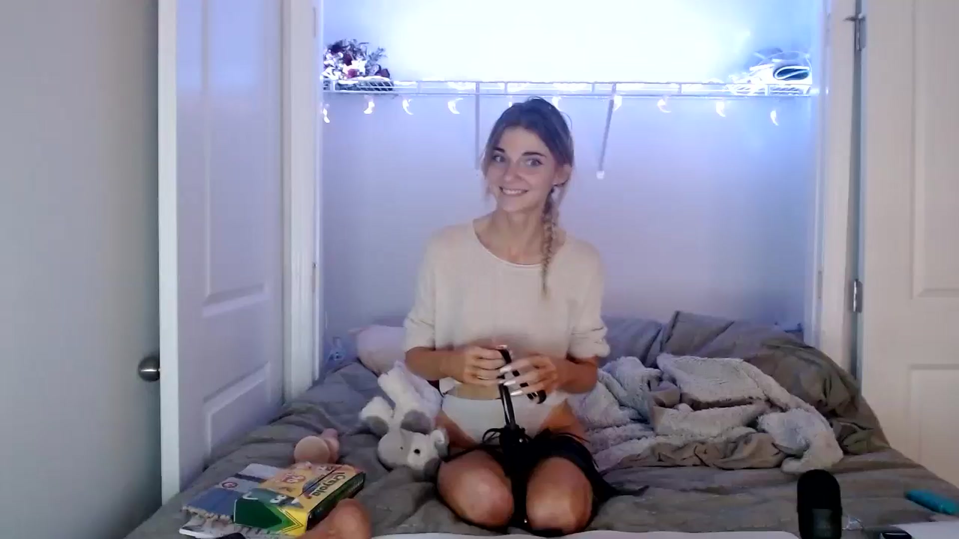 Gallery image thumbnail from lilkayleesi's myfreecams stream on, 05/31/2024, 17:24 image 12 of 20