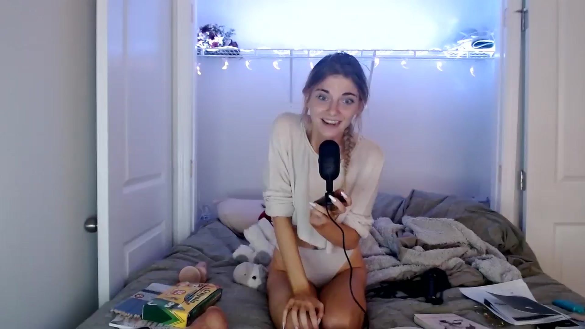 Gallery image thumbnail from lilkayleesi's myfreecams stream on, 05/31/2024, 17:24 image 19 of 20
