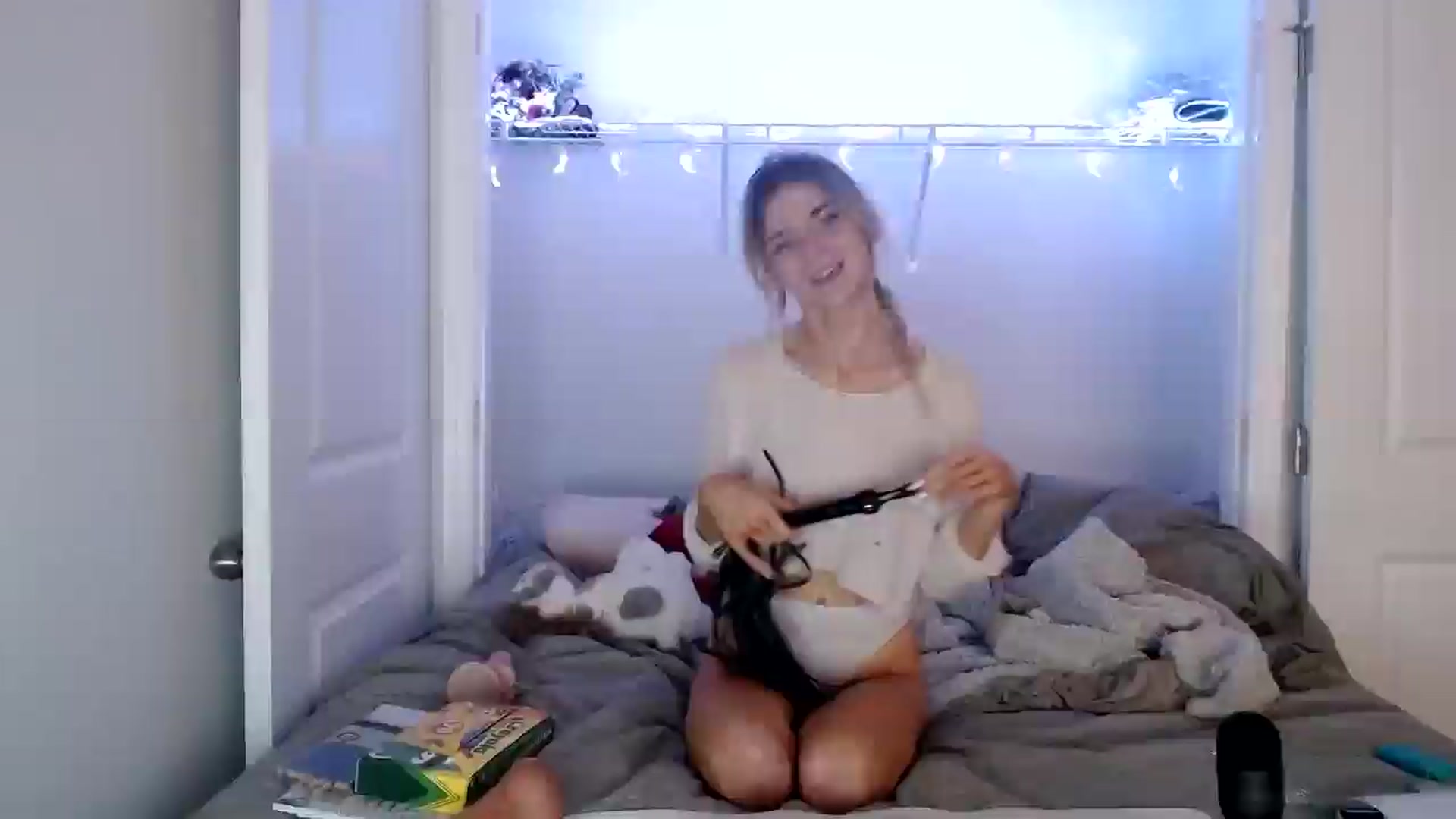 Gallery image thumbnail from lilkayleesi's myfreecams stream on, 05/31/2024, 17:24 image 4 of 20