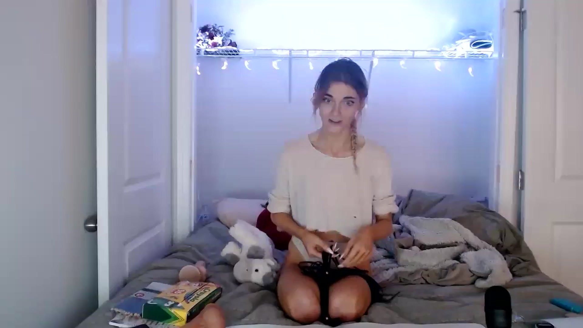 Gallery image thumbnail from lilkayleesi's myfreecams stream on, 05/31/2024, 17:24 image 11 of 20
