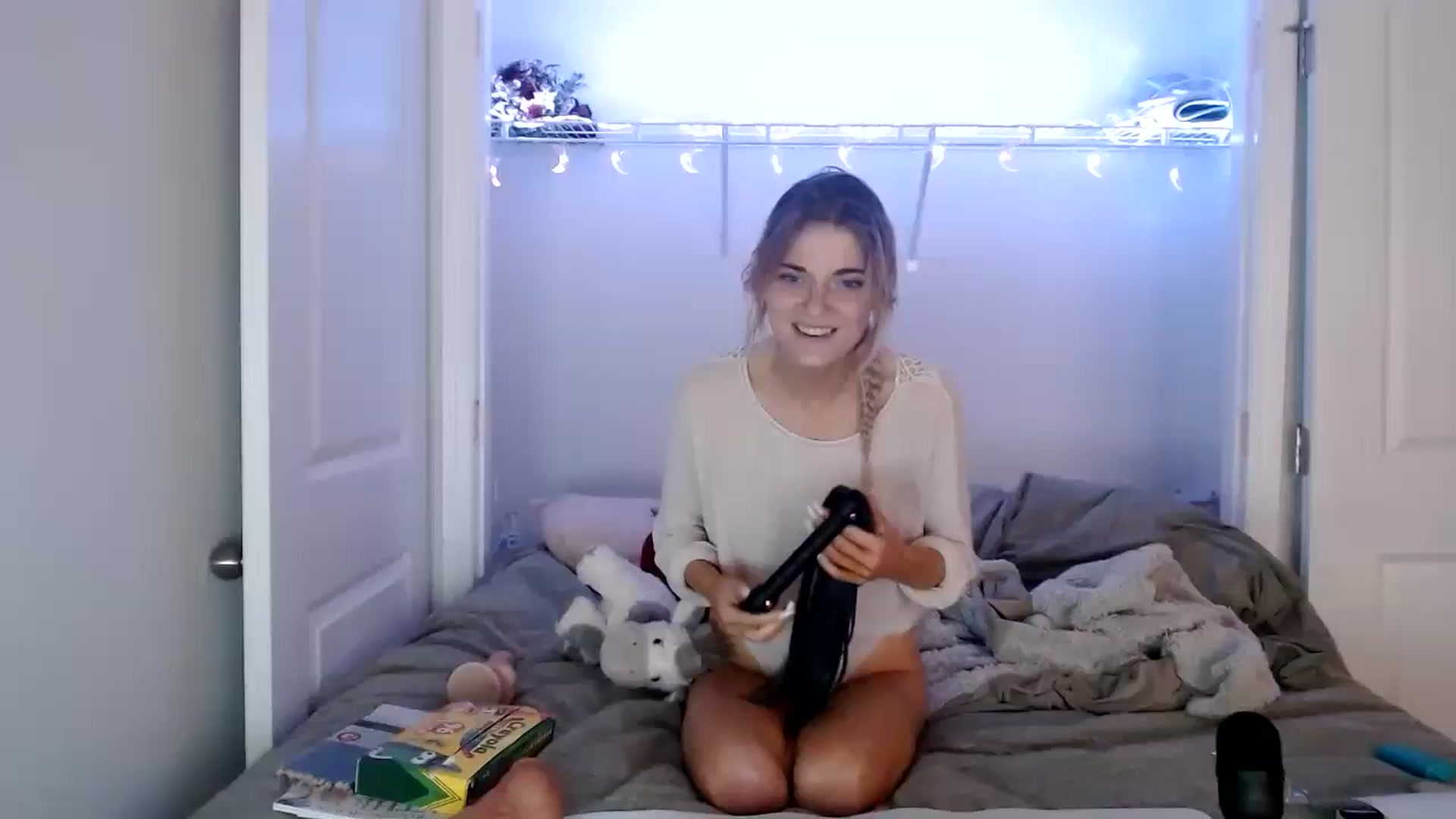 Gallery image thumbnail from lilkayleesi's myfreecams stream on, 05/31/2024, 17:24 image 5 of 20
