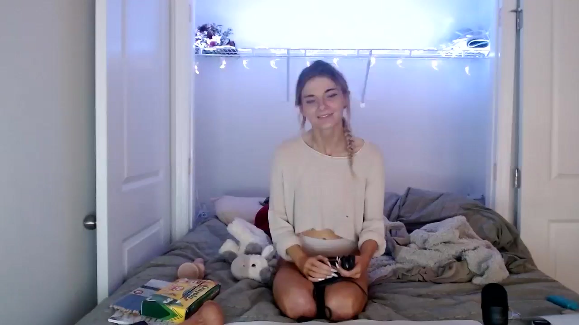 Gallery image thumbnail from lilkayleesi's myfreecams stream on, 05/31/2024, 17:24 image 8 of 20