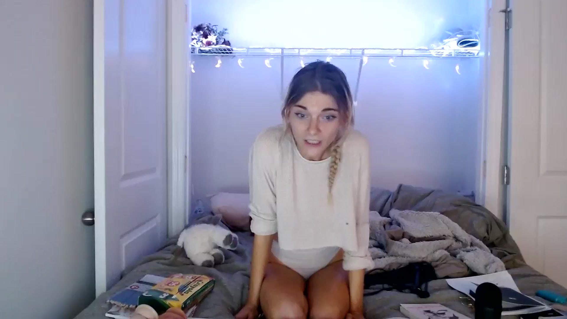 Gallery image thumbnail from lilkayleesi's myfreecams stream on, 05/31/2024, 17:45 image 2 of 20