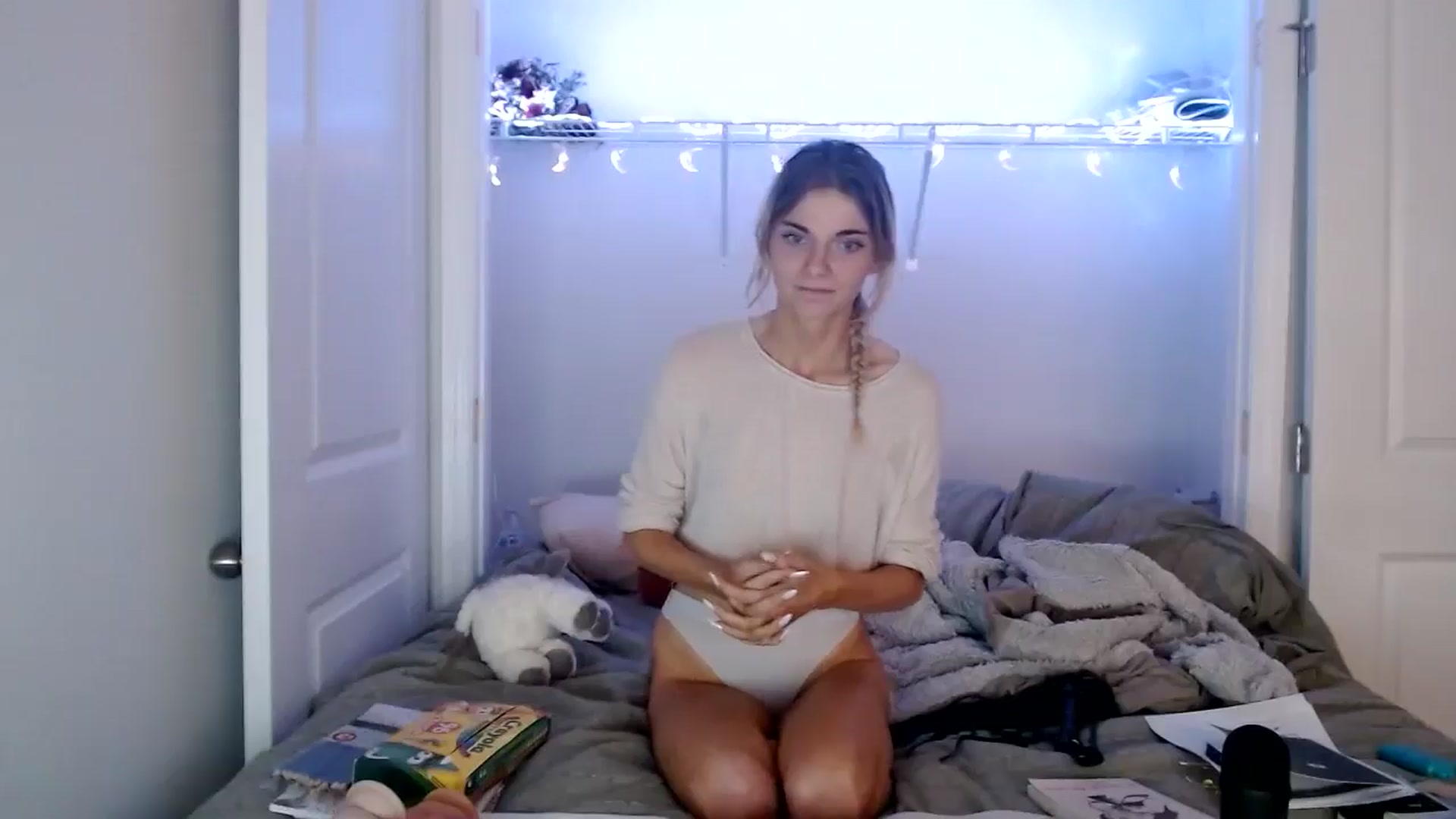 Gallery image thumbnail from lilkayleesi's myfreecams stream on, 05/31/2024, 17:45 image 4 of 20