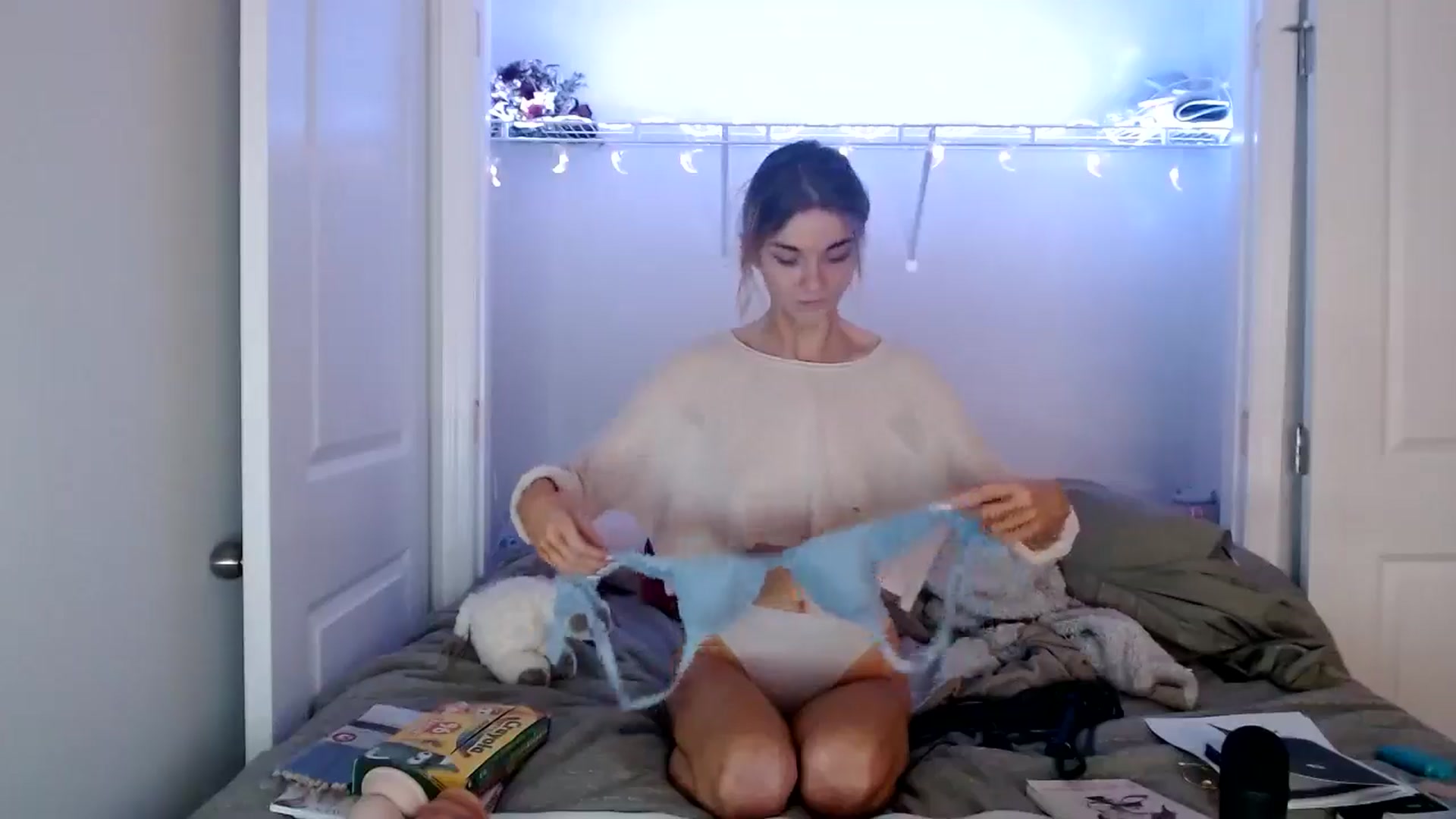 Gallery image thumbnail from lilkayleesi's myfreecams stream on, 05/31/2024, 17:45 image 7 of 20