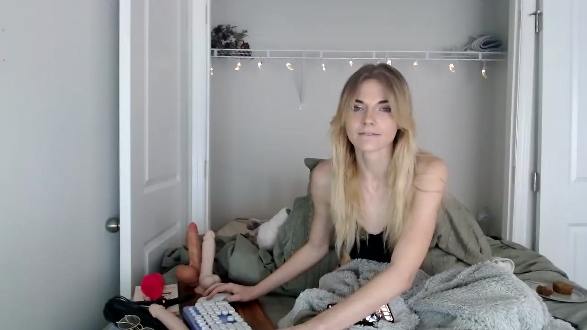 Gallery image thumbnail from lilkayleesi's myfreecams stream on, 06/03/2024, 15:49 image 1 of 20