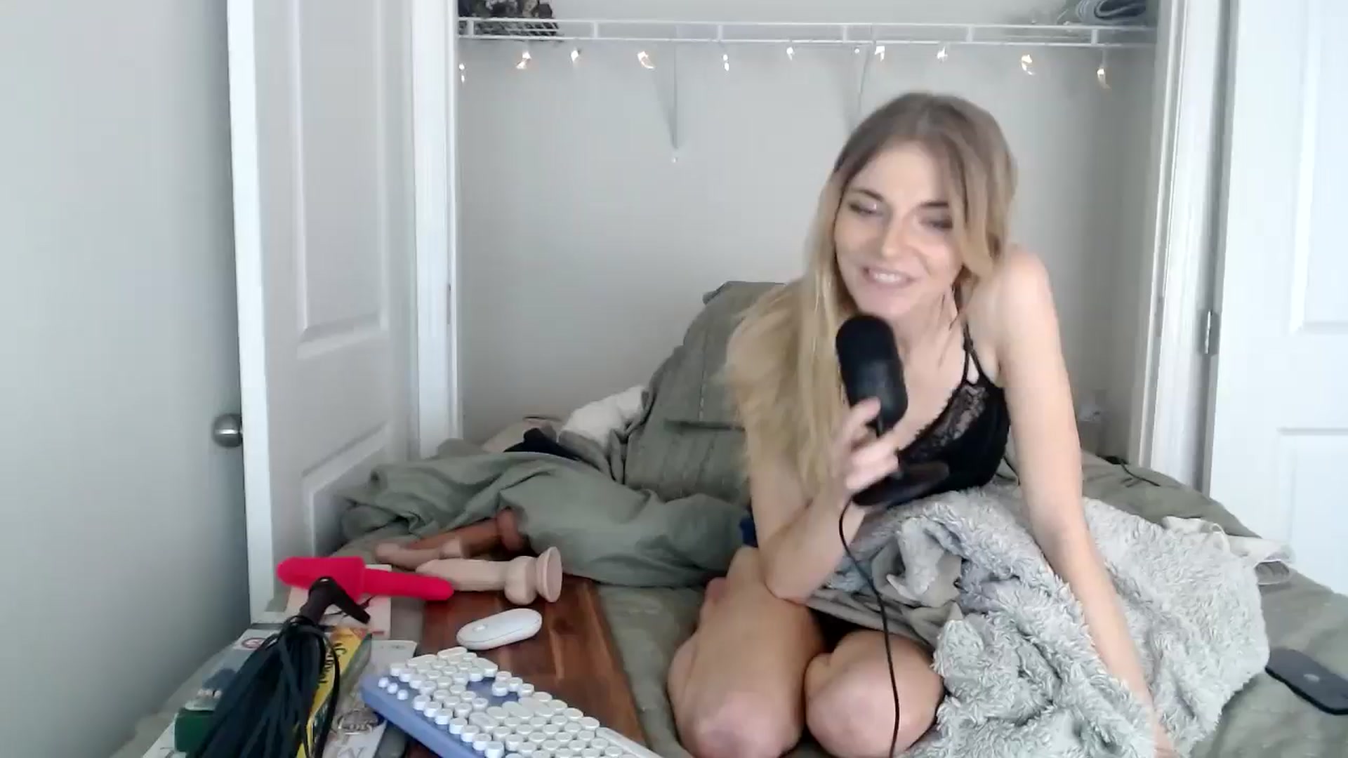 Gallery image thumbnail from lilkayleesi's myfreecams stream on, 06/03/2024, 16:47 image 1 of 20