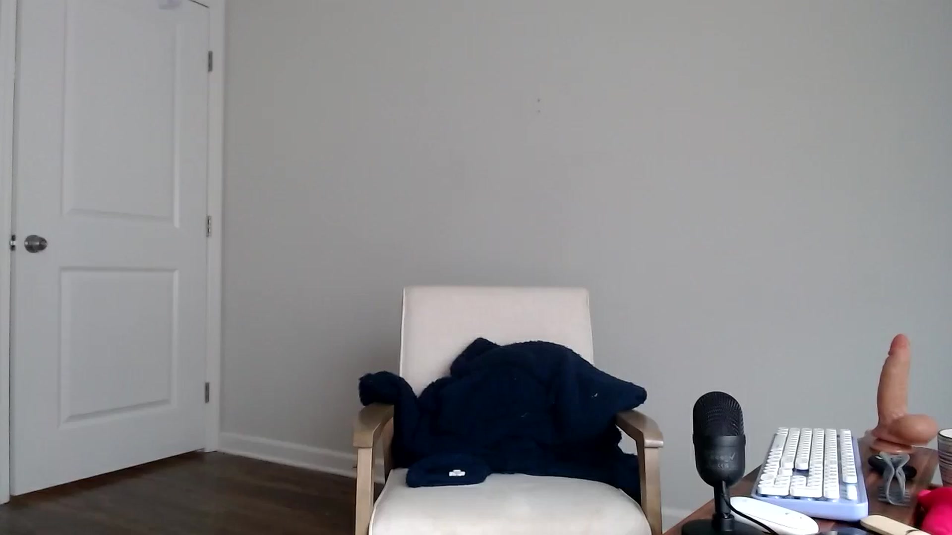 Gallery image thumbnail from lilkayleesi's myfreecams stream on, 06/08/2024, 20:33 image 15 of 20