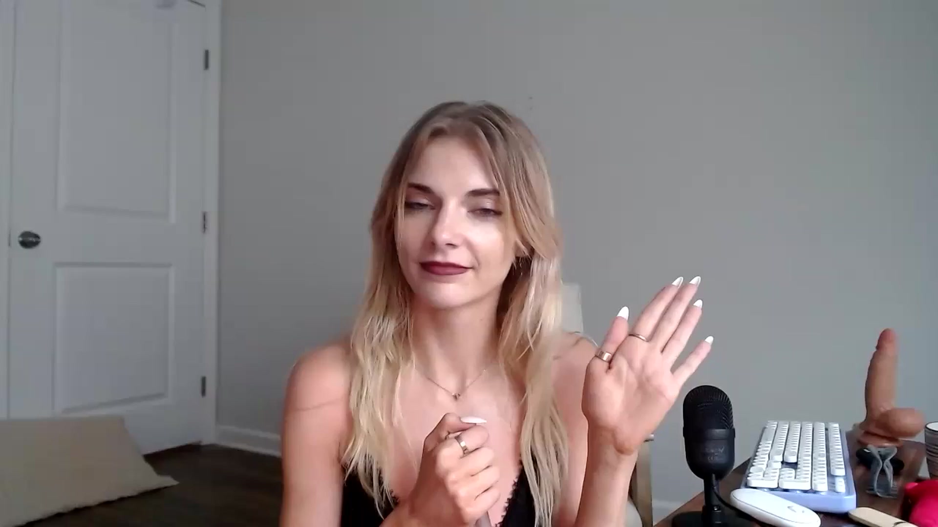 Gallery image thumbnail from lilkayleesi's myfreecams stream on, 06/08/2024, 20:33 image 16 of 20