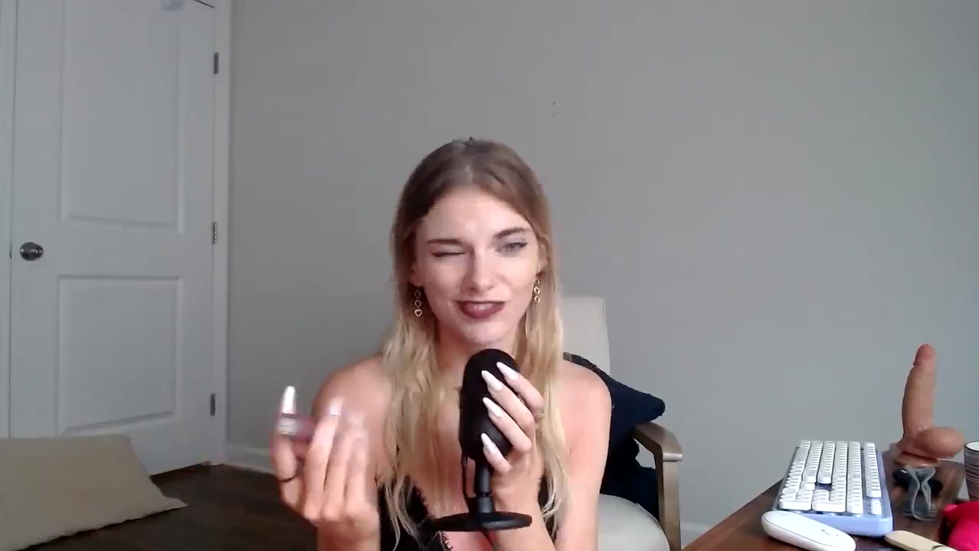 Gallery image thumbnail from lilkayleesi's myfreecams stream on, 06/08/2024, 20:33 image 17 of 20