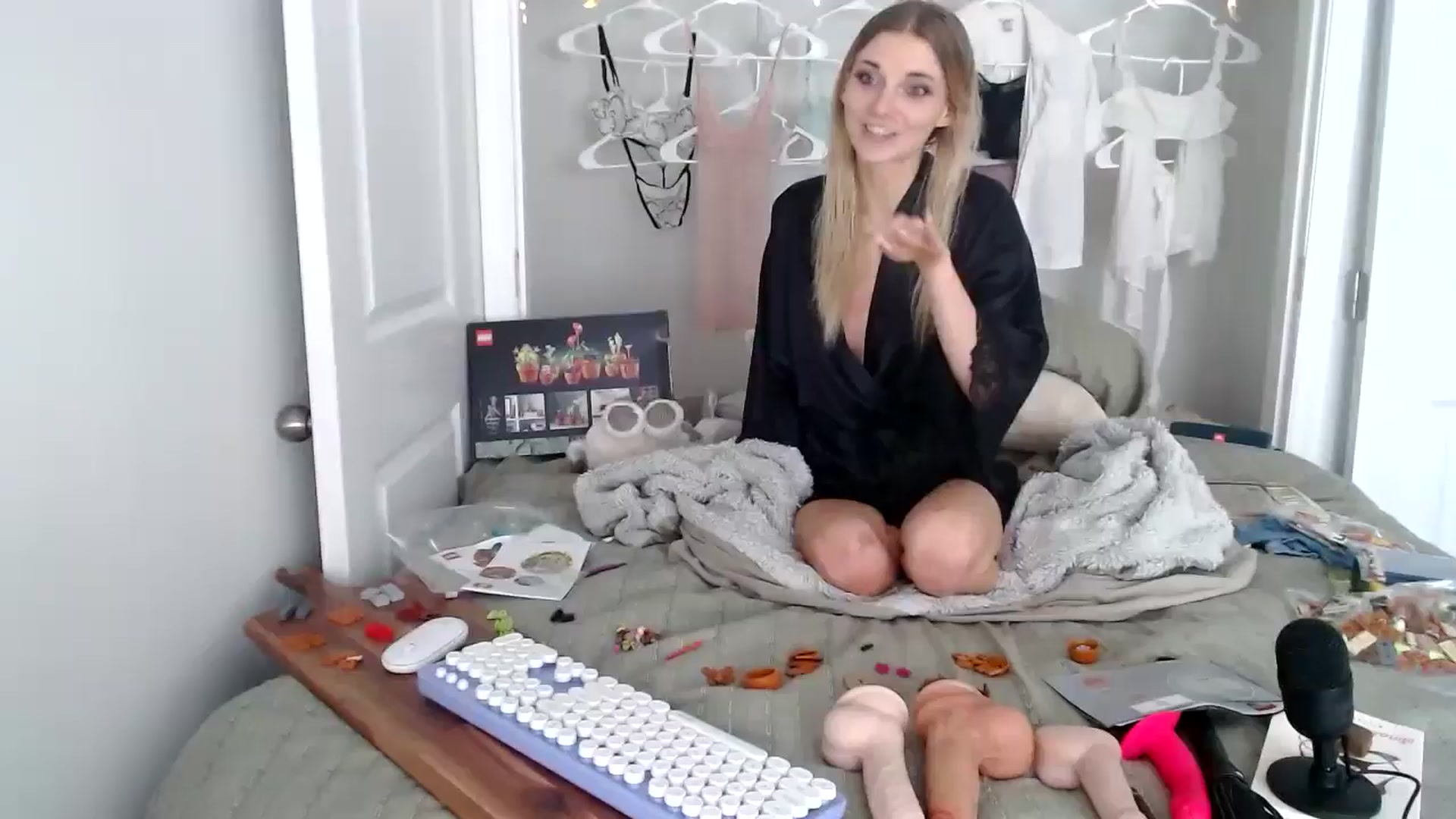 Gallery image thumbnail from lilkayleesi's myfreecams stream on, 06/10/2024, 19:57 image 19 of 20