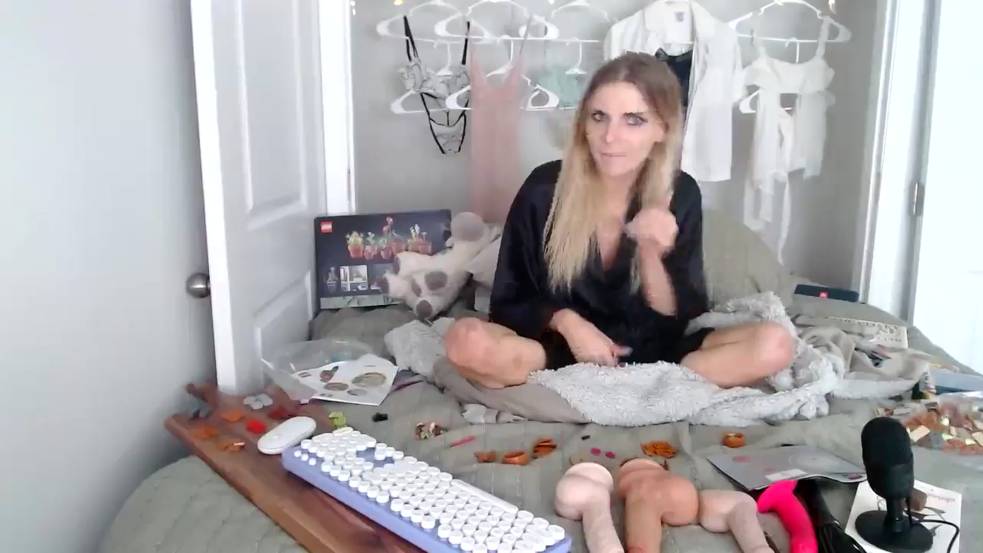 Gallery image thumbnail from lilkayleesi's myfreecams stream on, 06/10/2024, 19:57 image 18 of 20